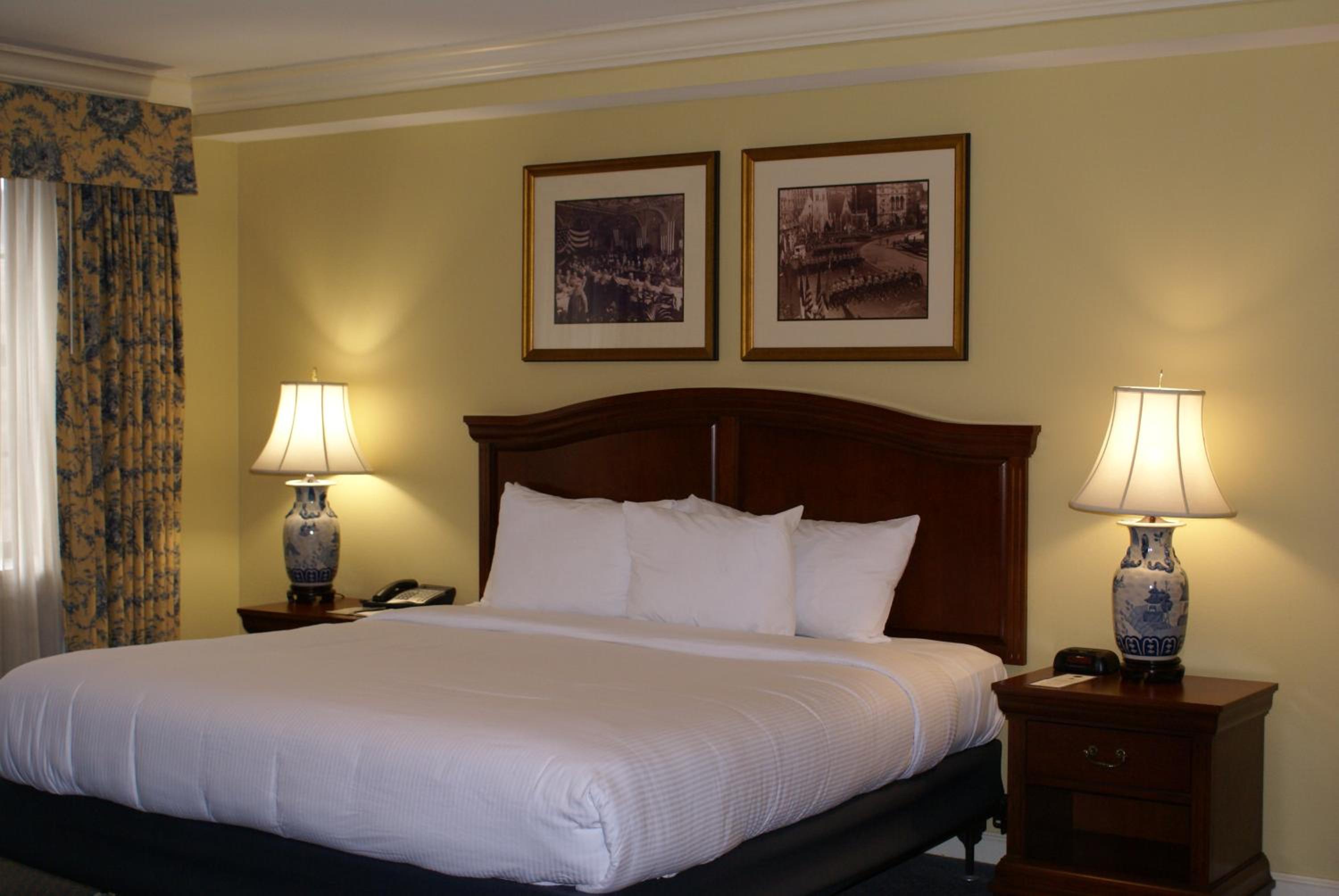 Deluxe King Room