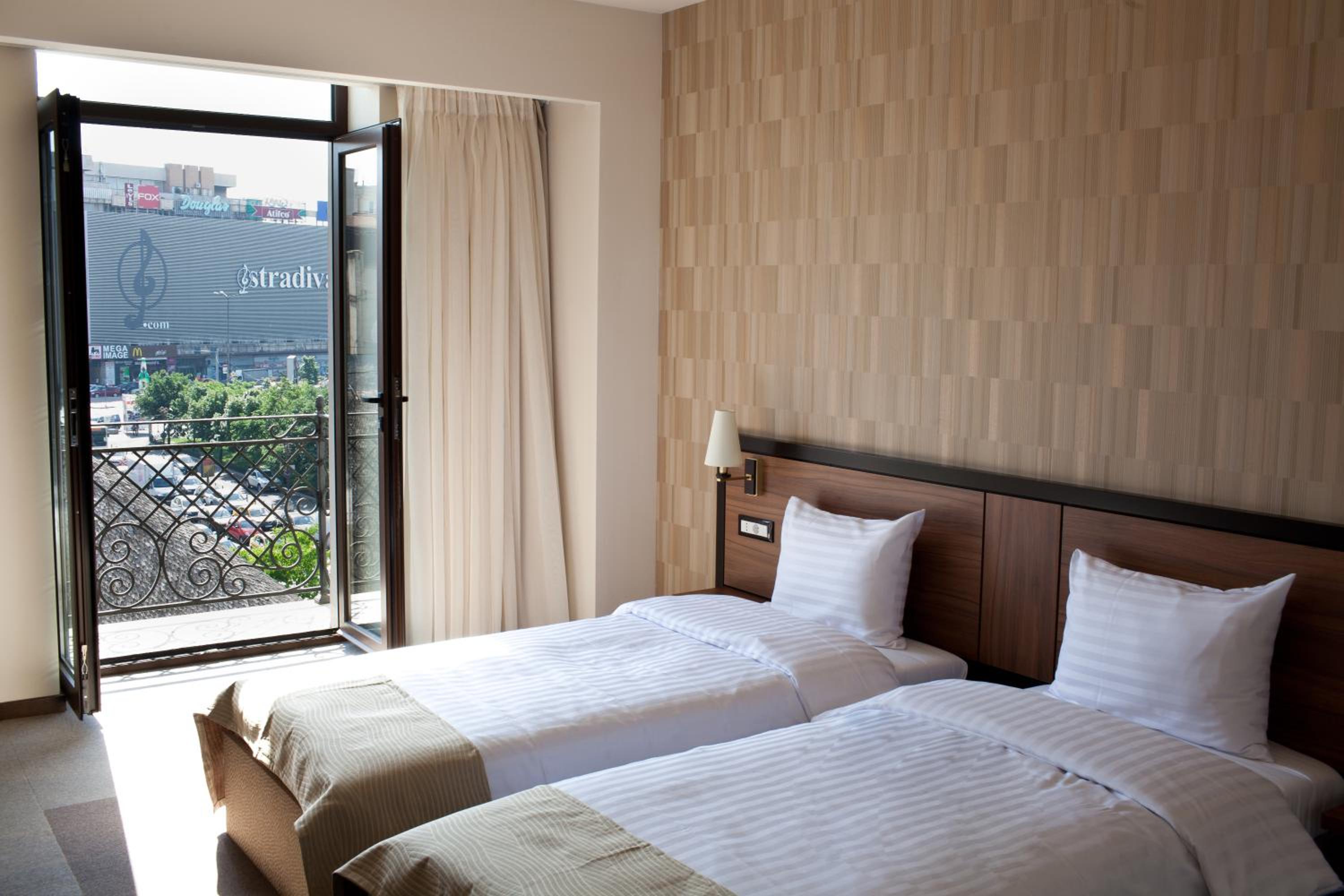 Standard Twin Room photo 2