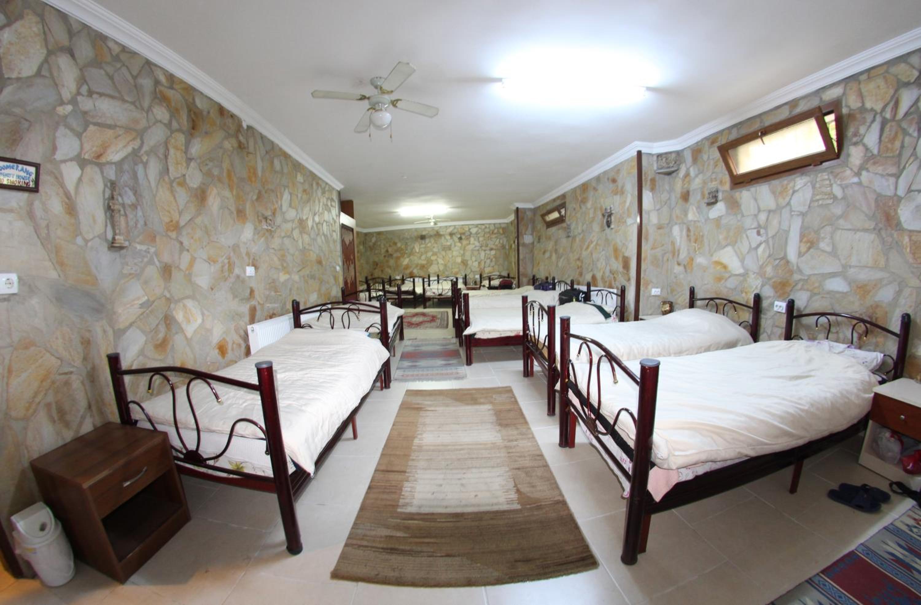 Bed in 12-Bed Mixed Dormitory Room photo 2