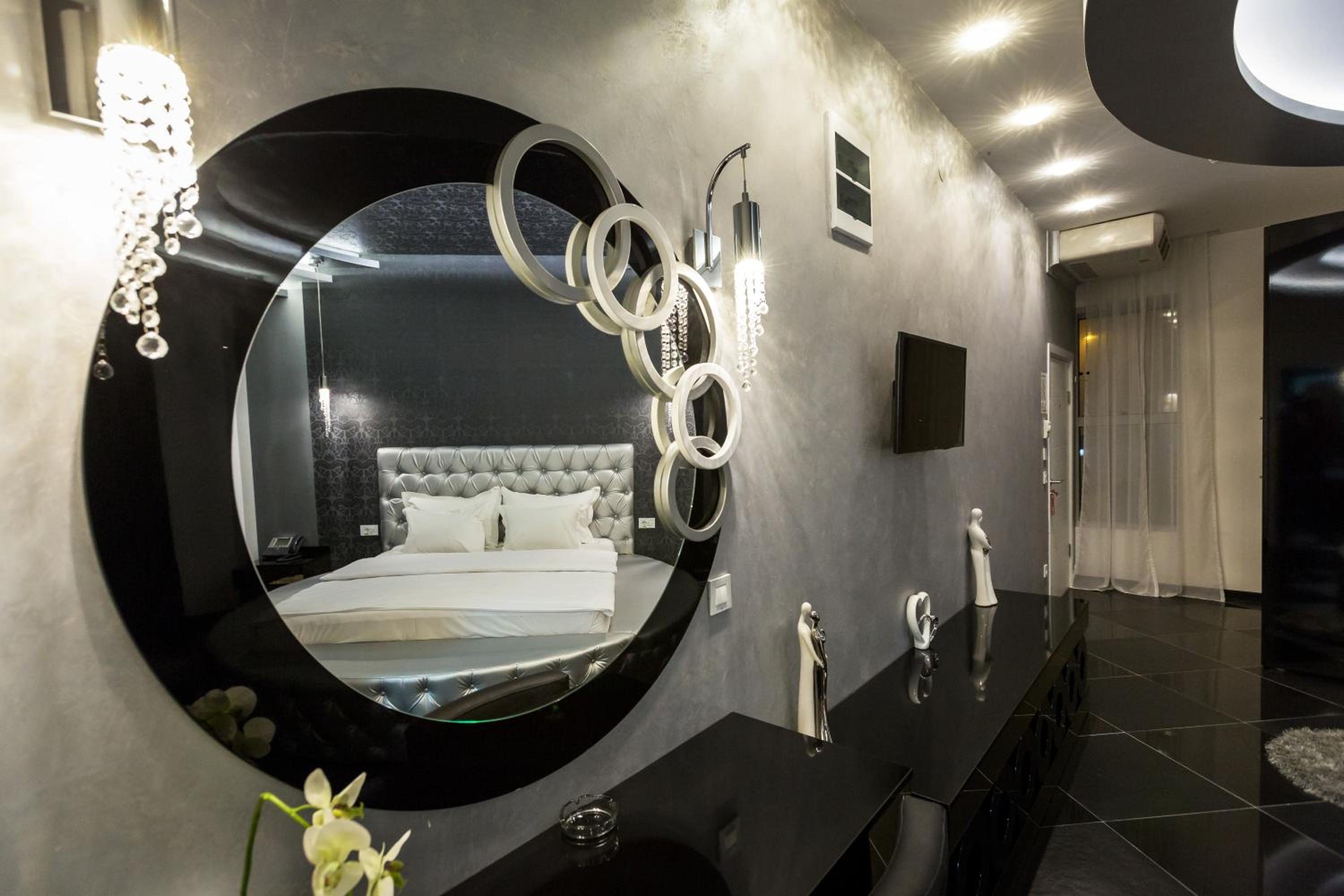 Deluxe King Suite