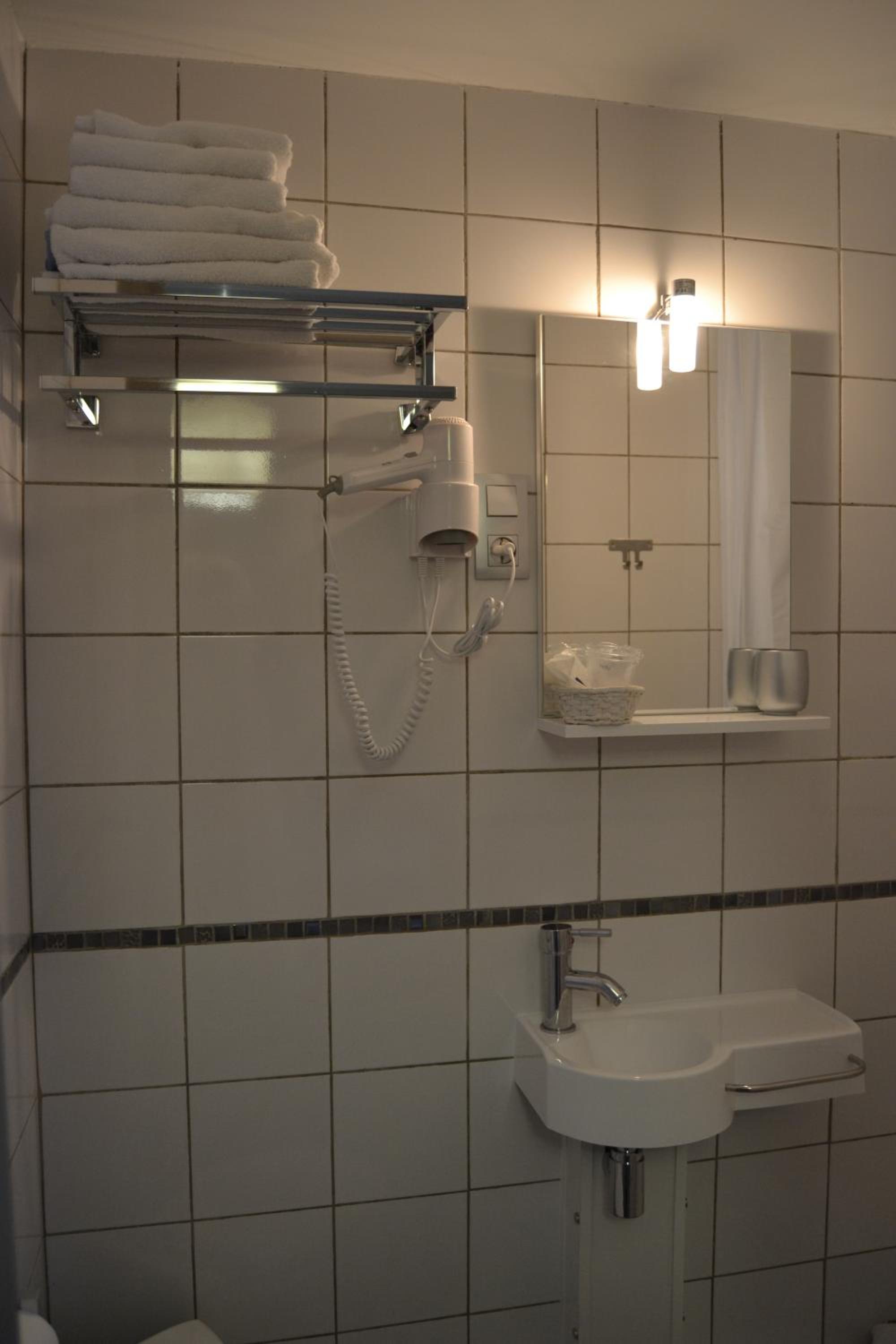 Triple Room with Street View photo 2