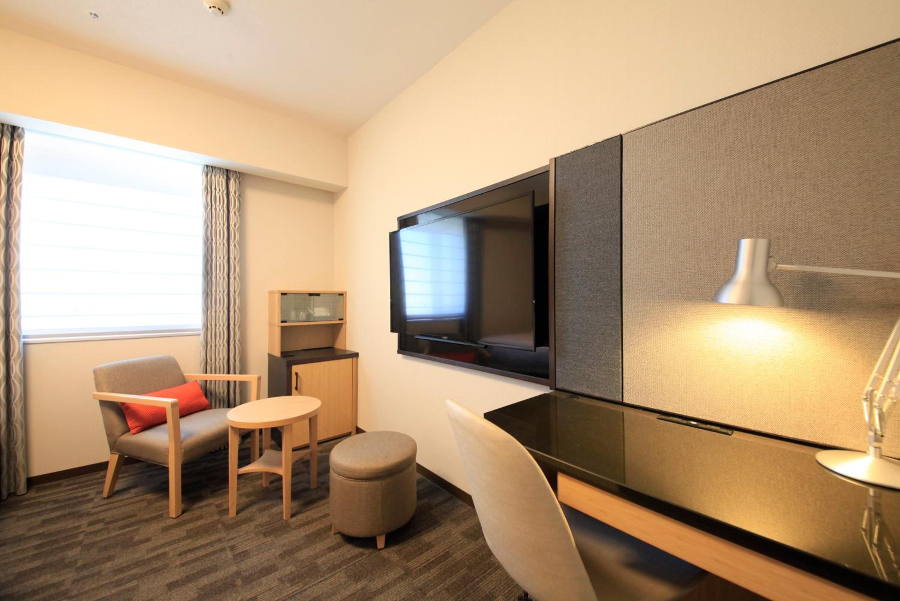Moderate Triple Room - Non-Smoking thumbnail 5