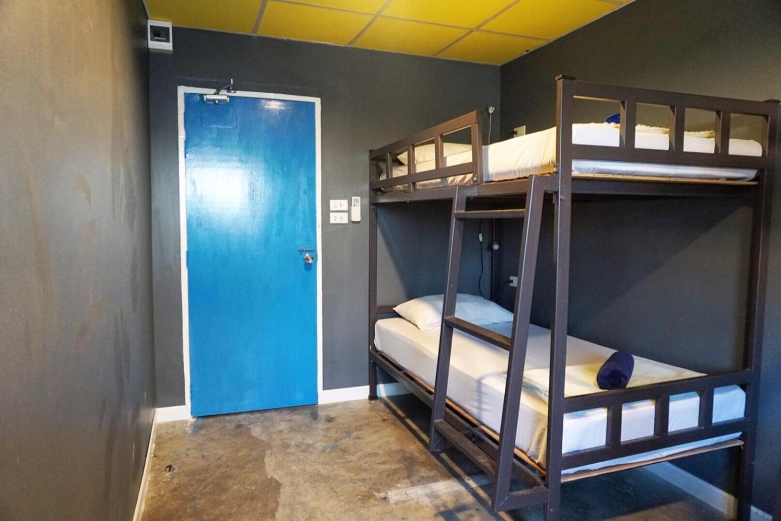 Bunk Bed in Male Dormitory Room with Air Conditionning photo 2