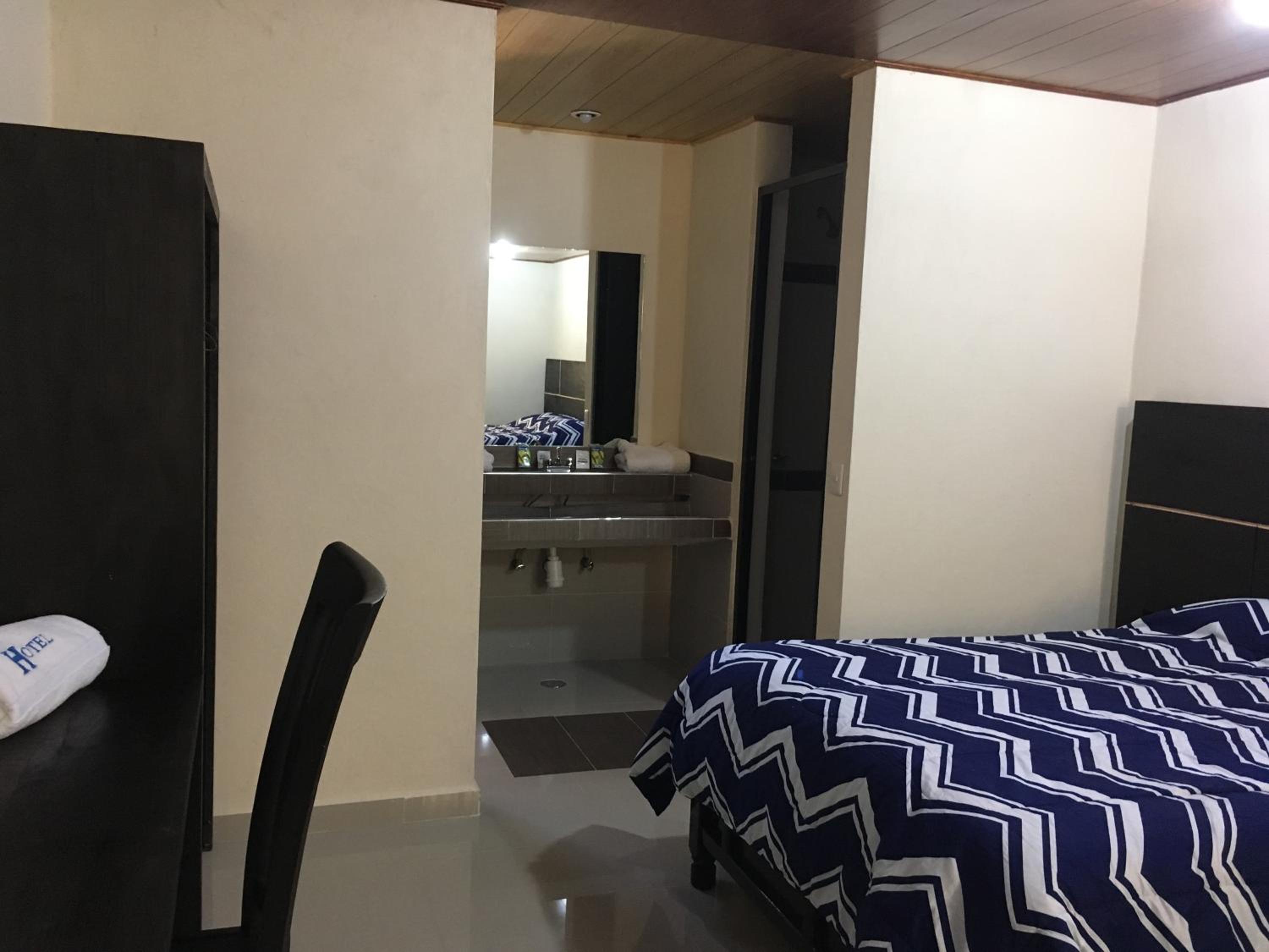Deluxe Queen Room with Two Queen Beds photo 3