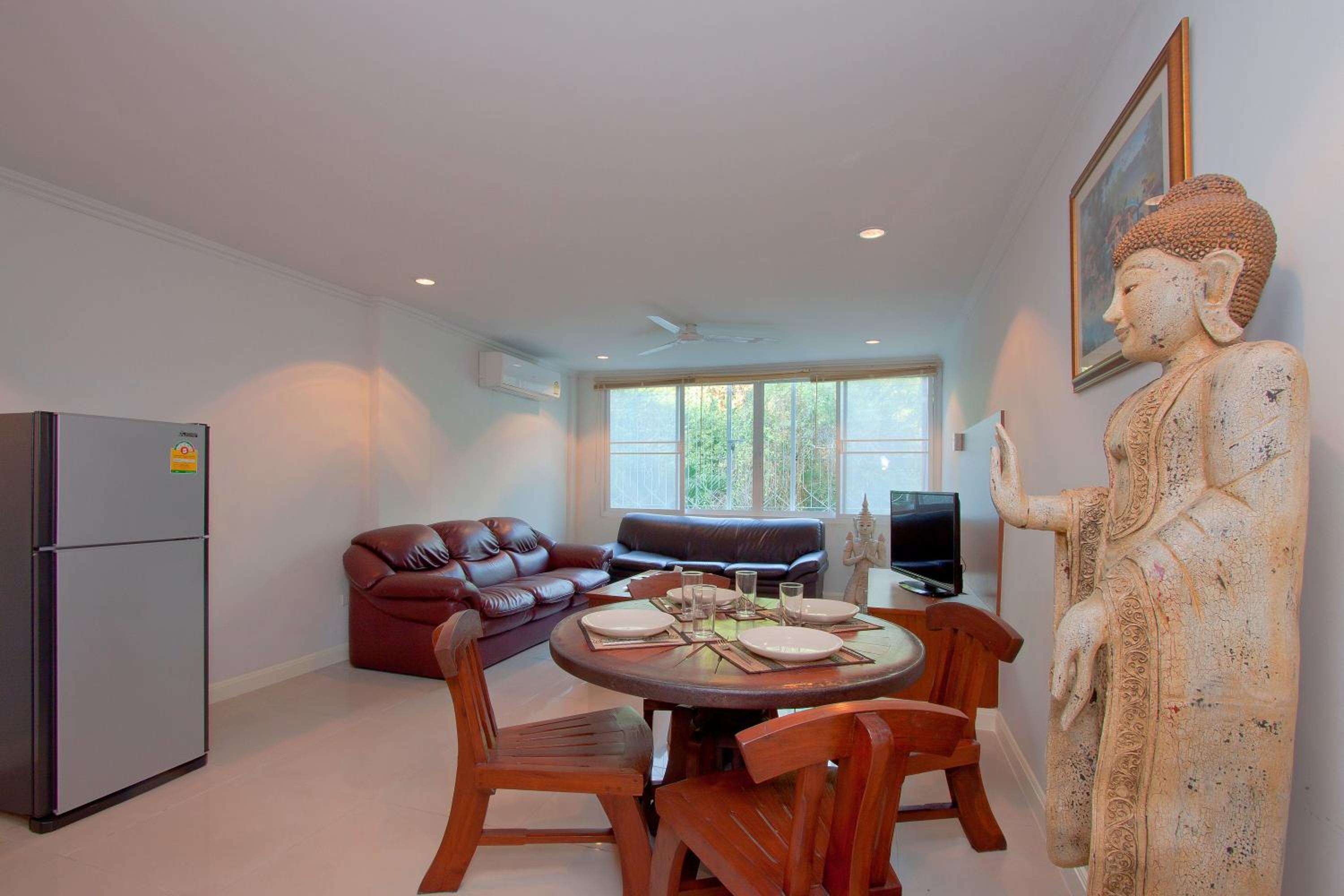 One-Bedroom Apartment photo 2