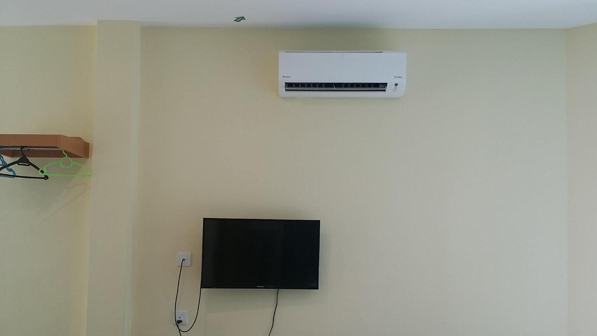 Family Room - Photo 2