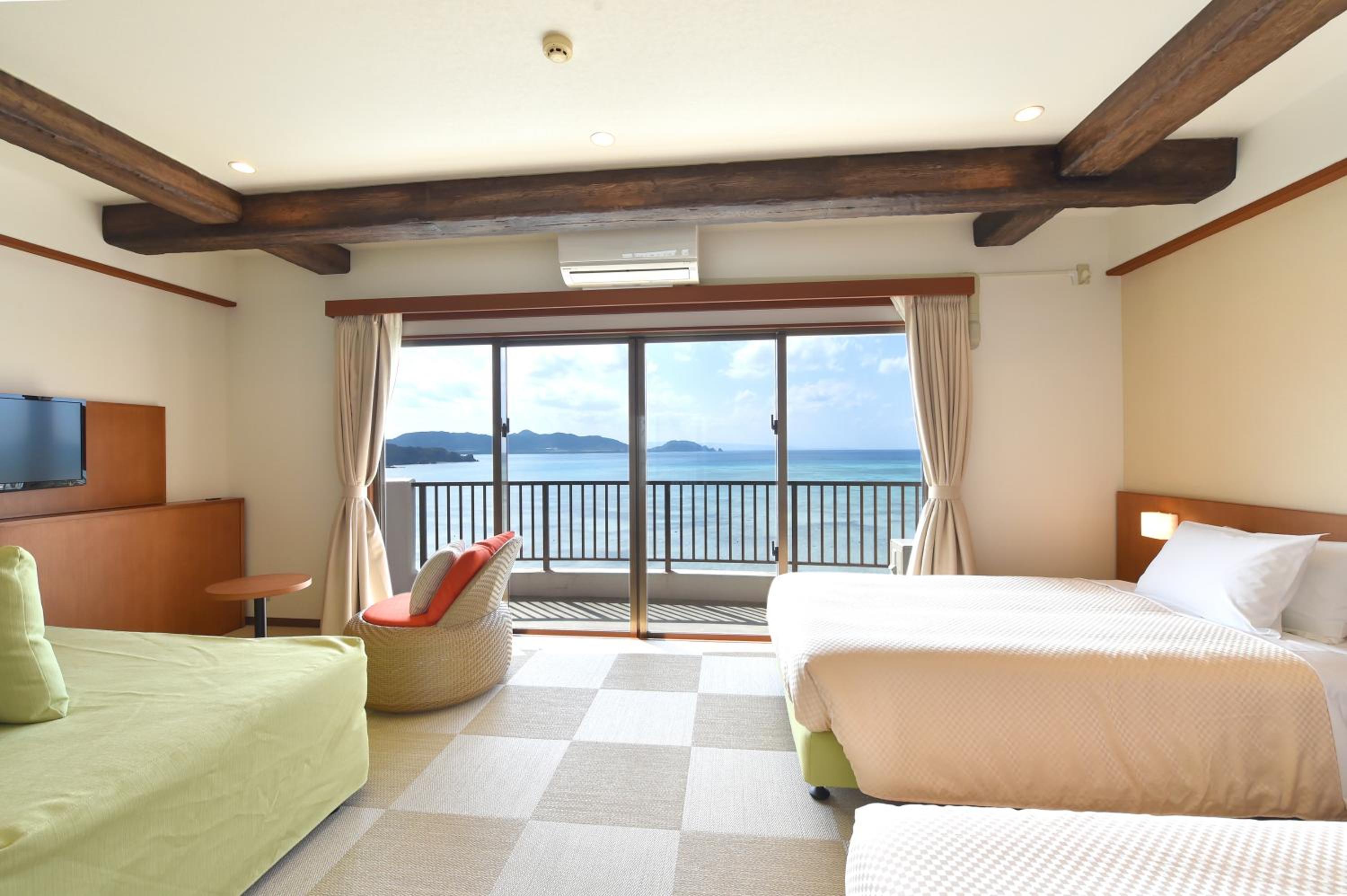 Superior Twin Room with Sea View 3rd-6th Floor photo 2
