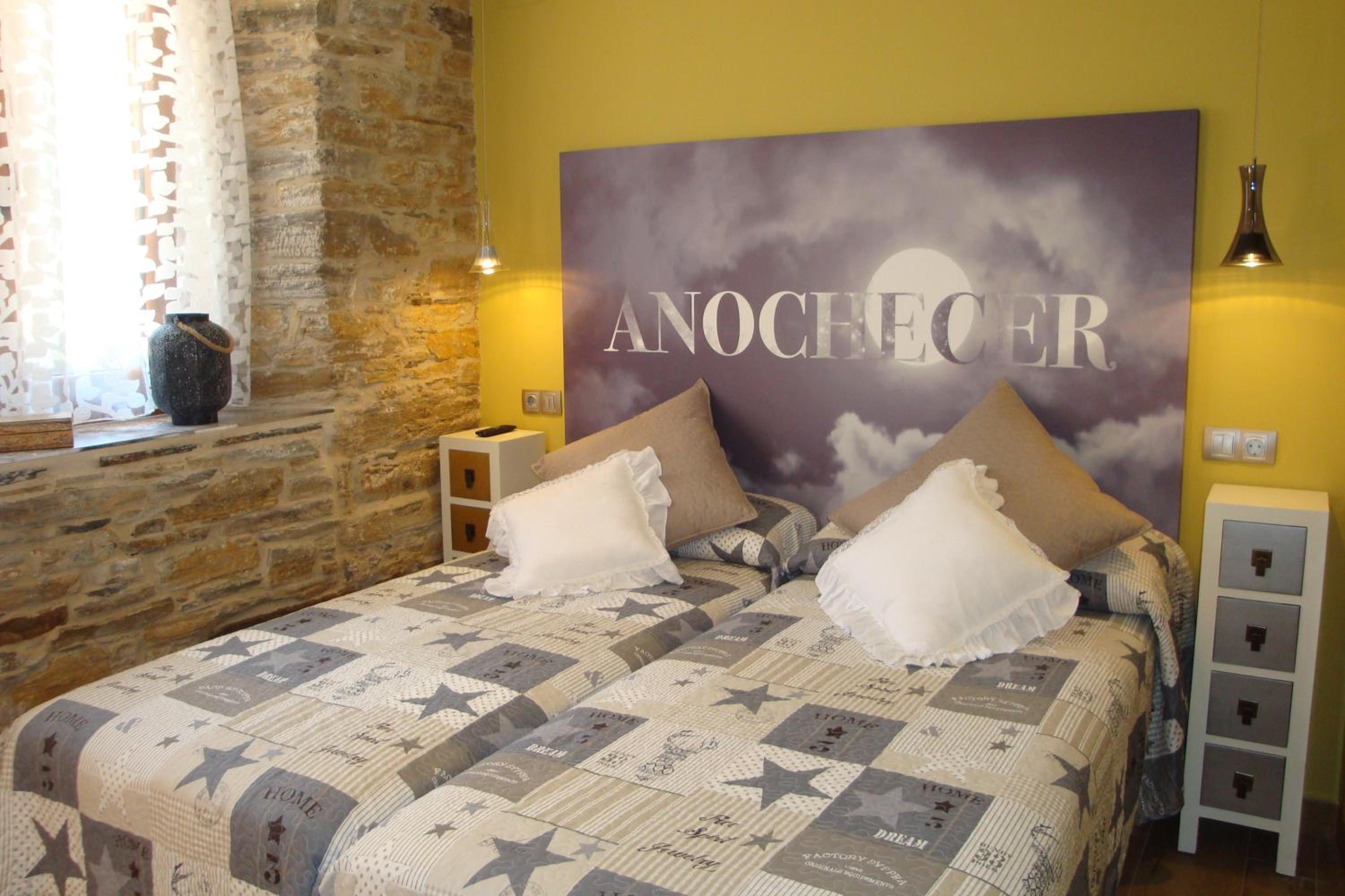 Twin Room with Private Bathroom - Photo 2