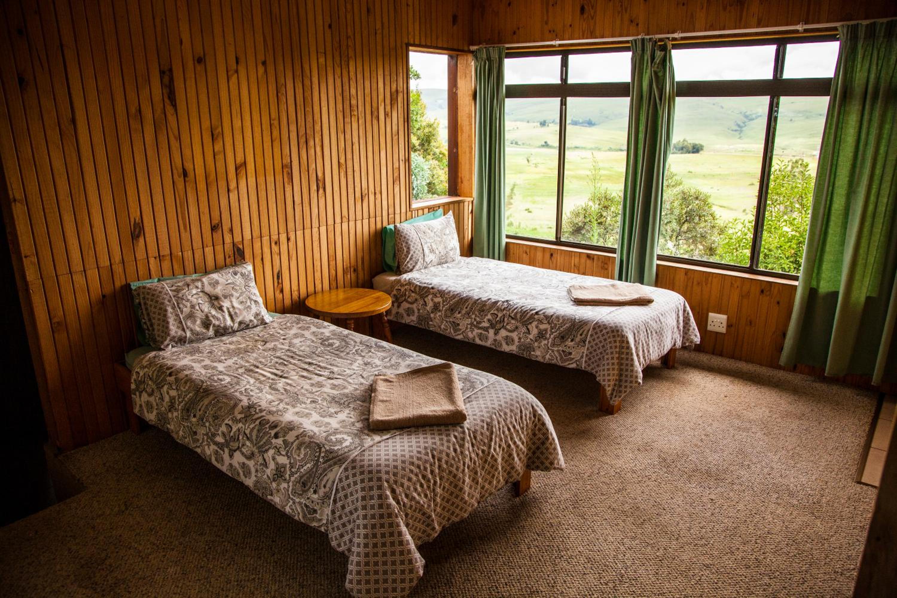 Six-Bedroom House - Photo 8