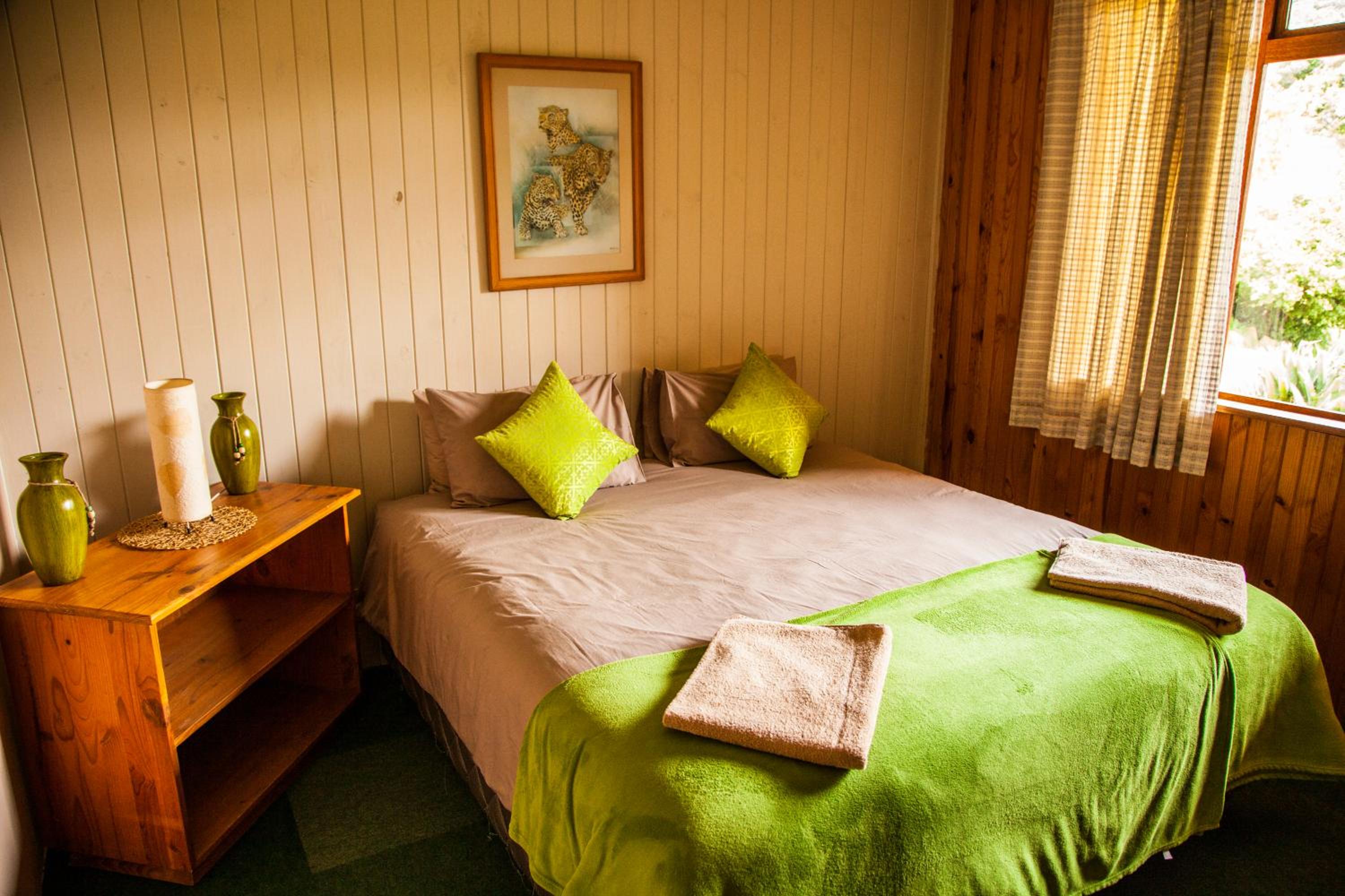 Six-Bedroom House - Photo 10