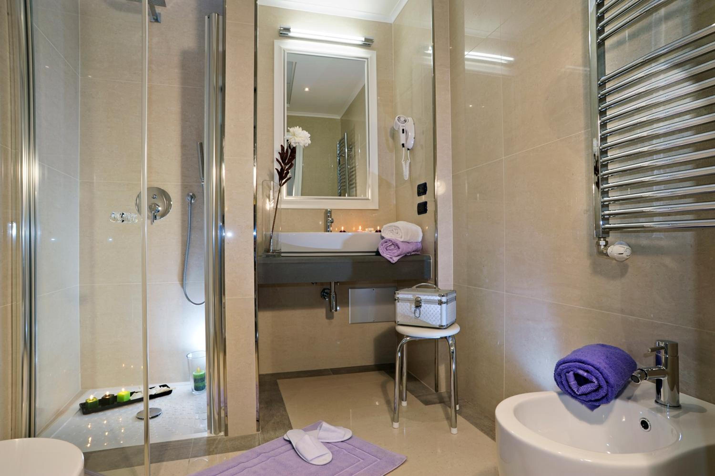 Quadruple Room thumbnail 5