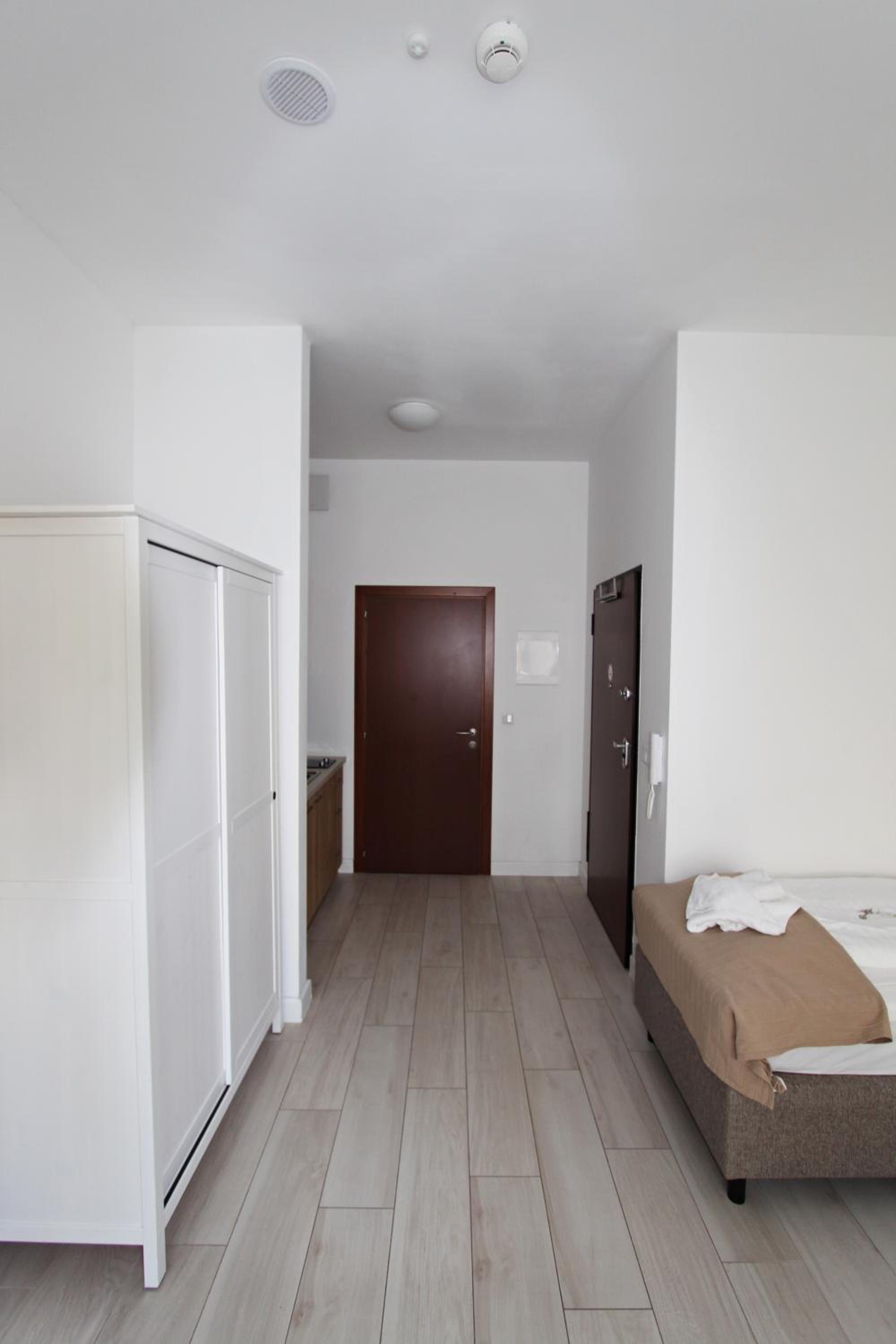 Studio Apartment - Photo 2