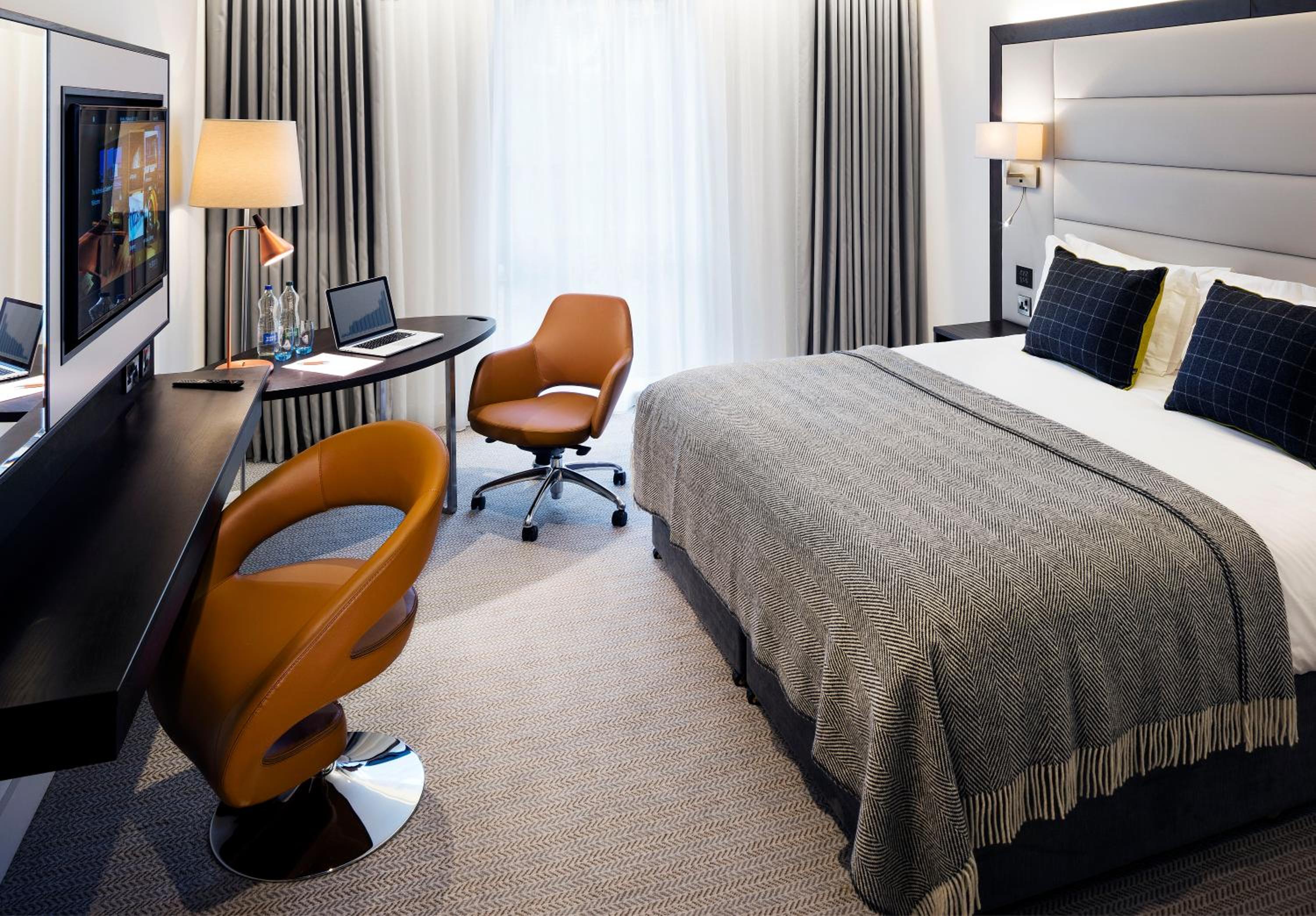 Address Club King Room thumbnail 5