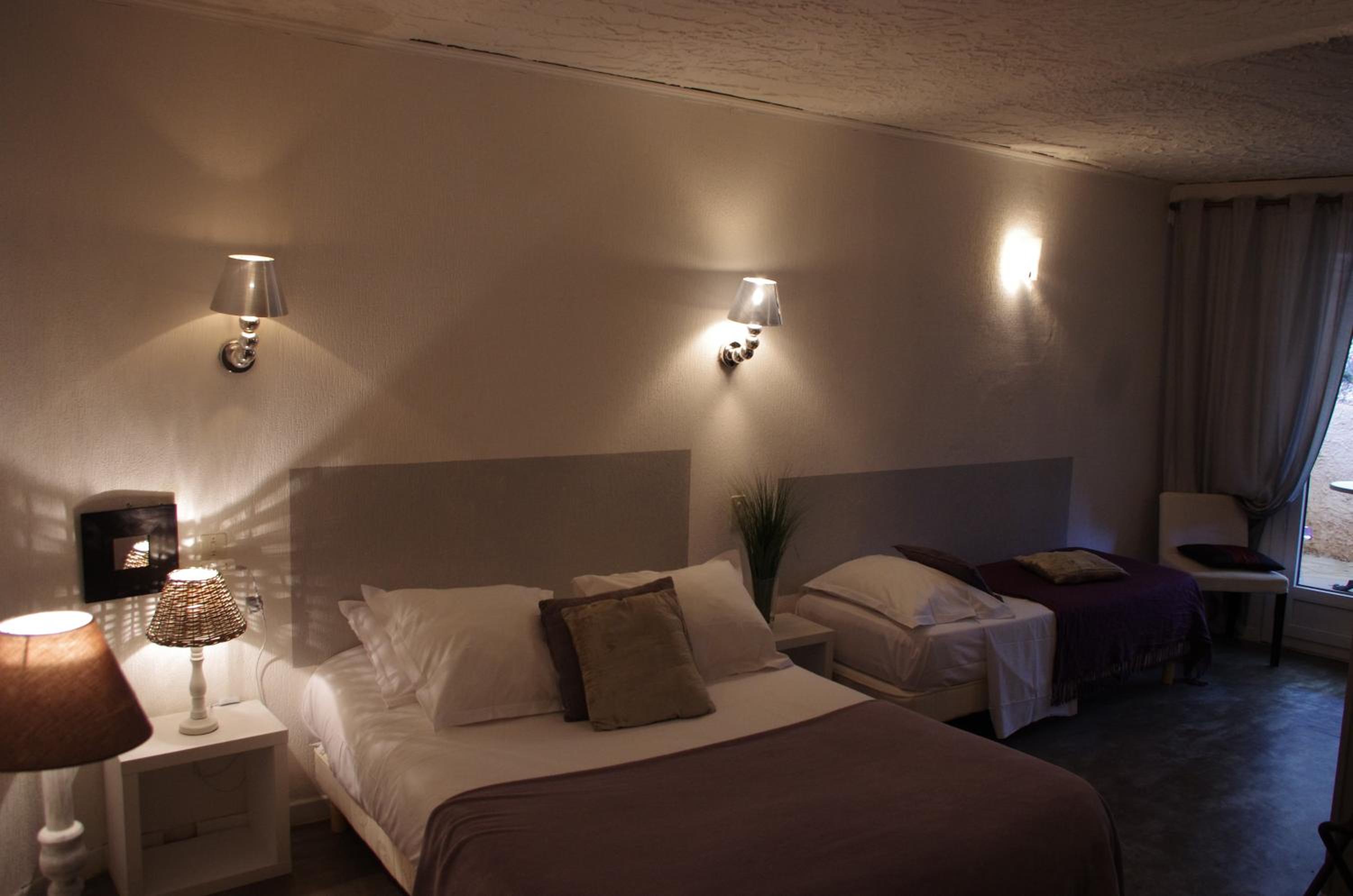 Triple Room with Private Bathroom photo 2