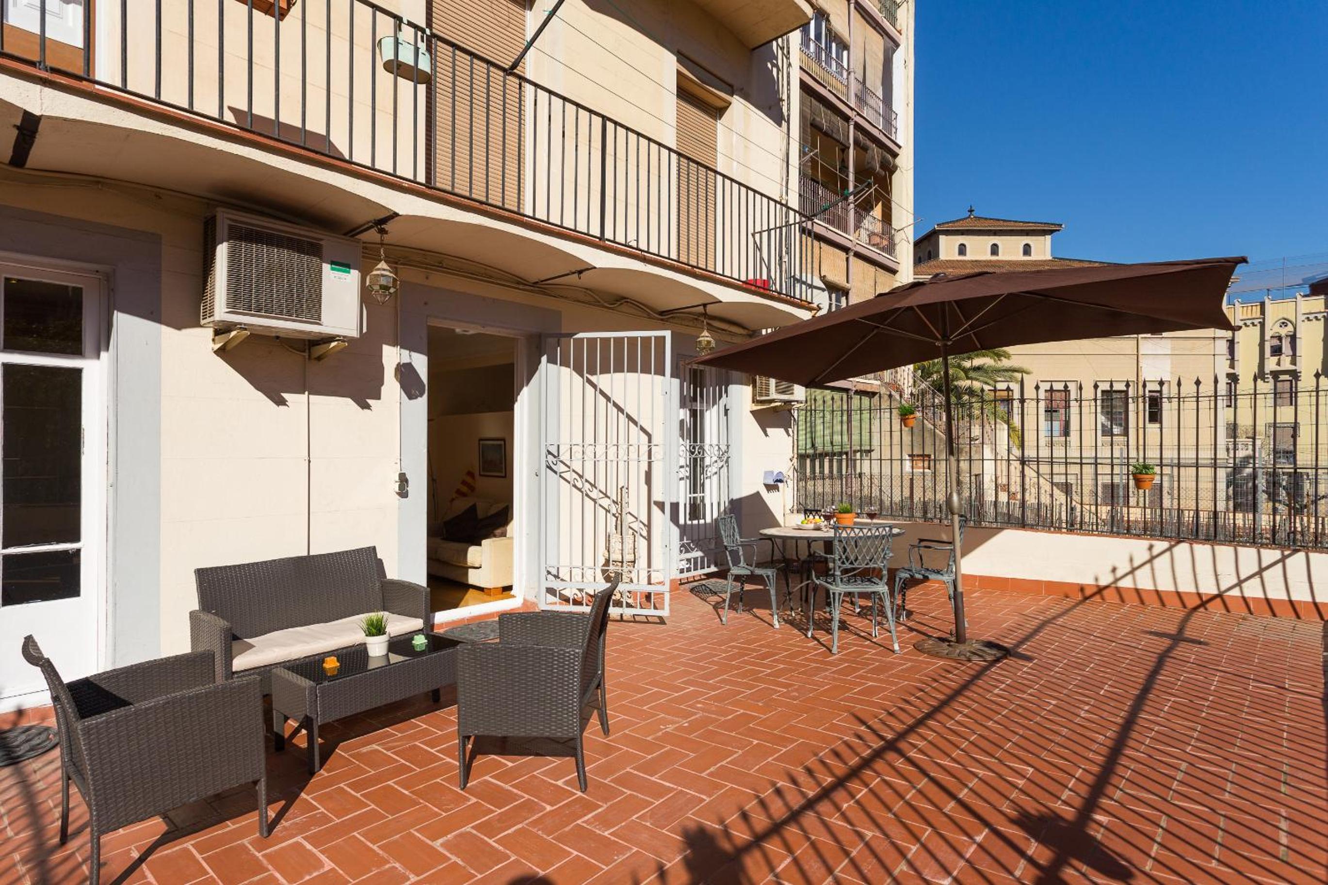 Three-Bedroom Apartment with Terrace photo 3