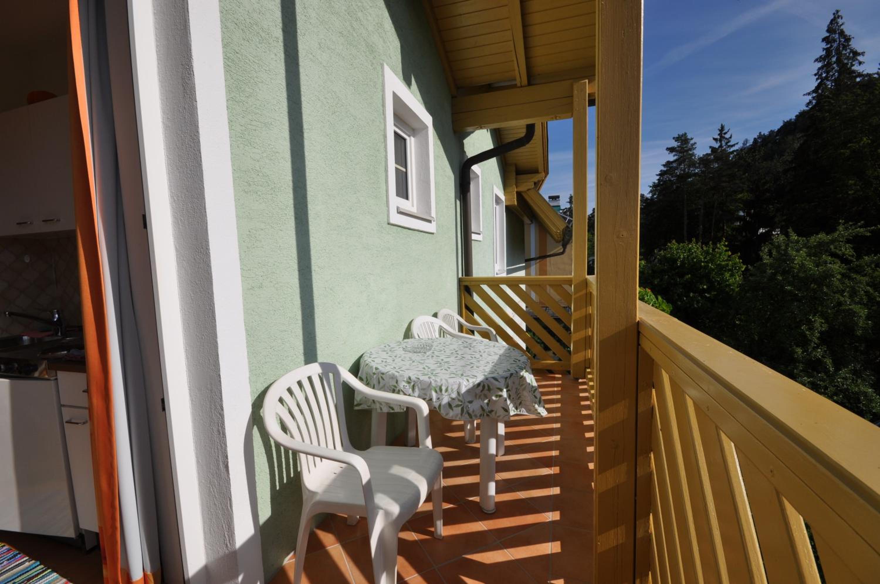 One-Bedroom Apartment with Balcony ca. 55 square yard photo 3