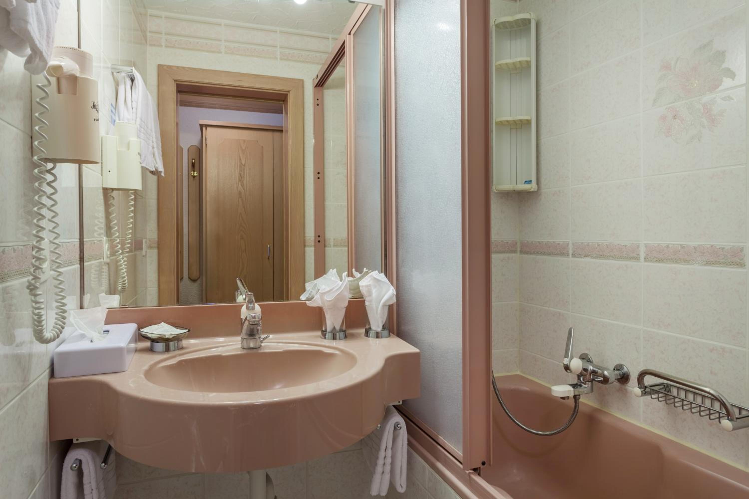 Double Room with Mountain View - Photo 10