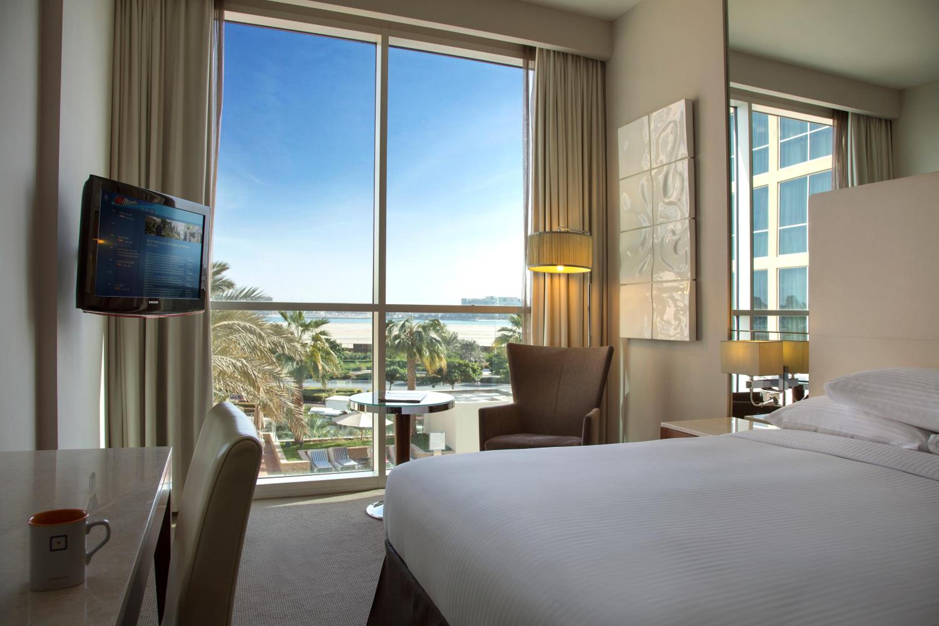 Centro Room – Queen Bed With Free Beach Access photo 1