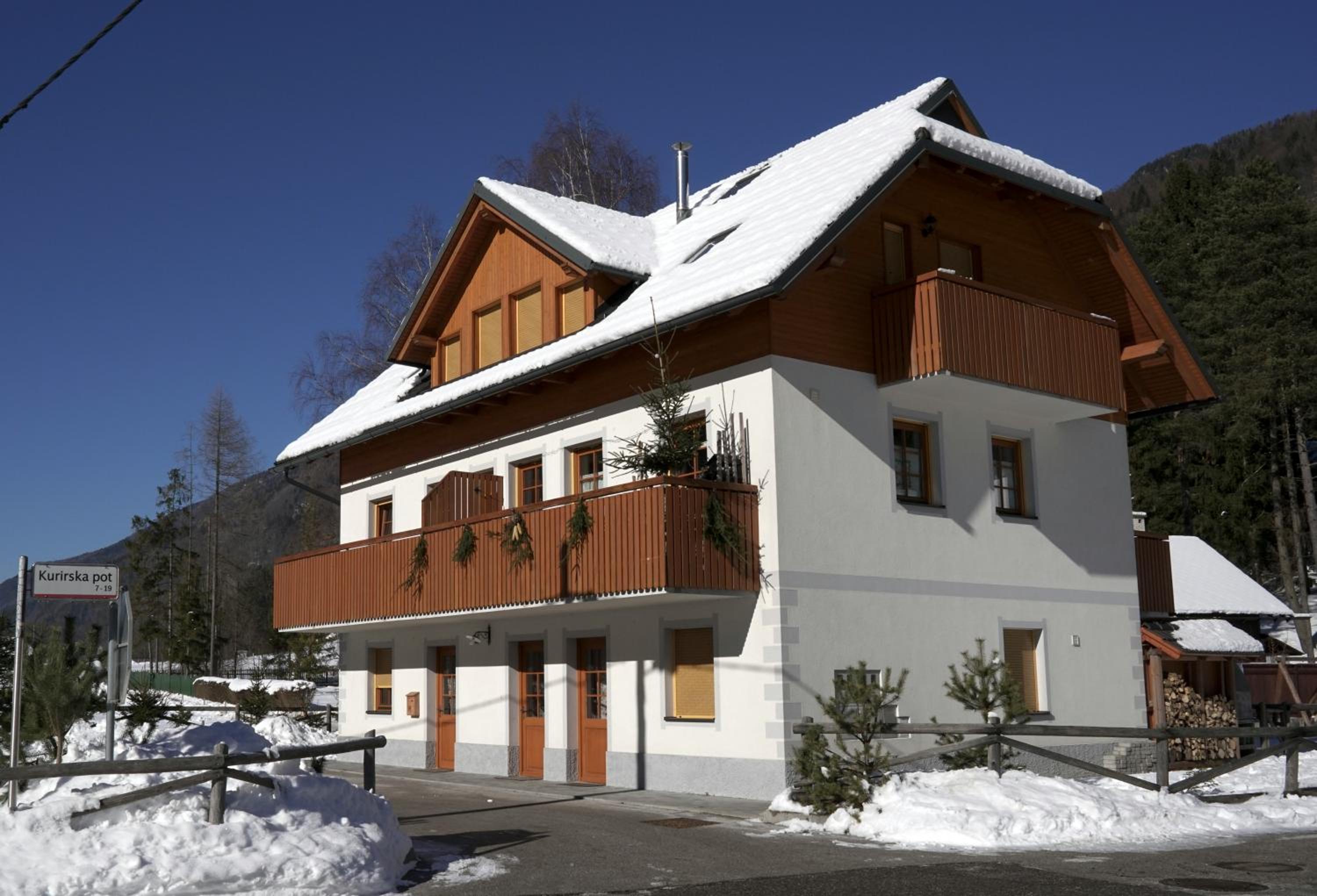 Family Apartment with Mountain View photo 2