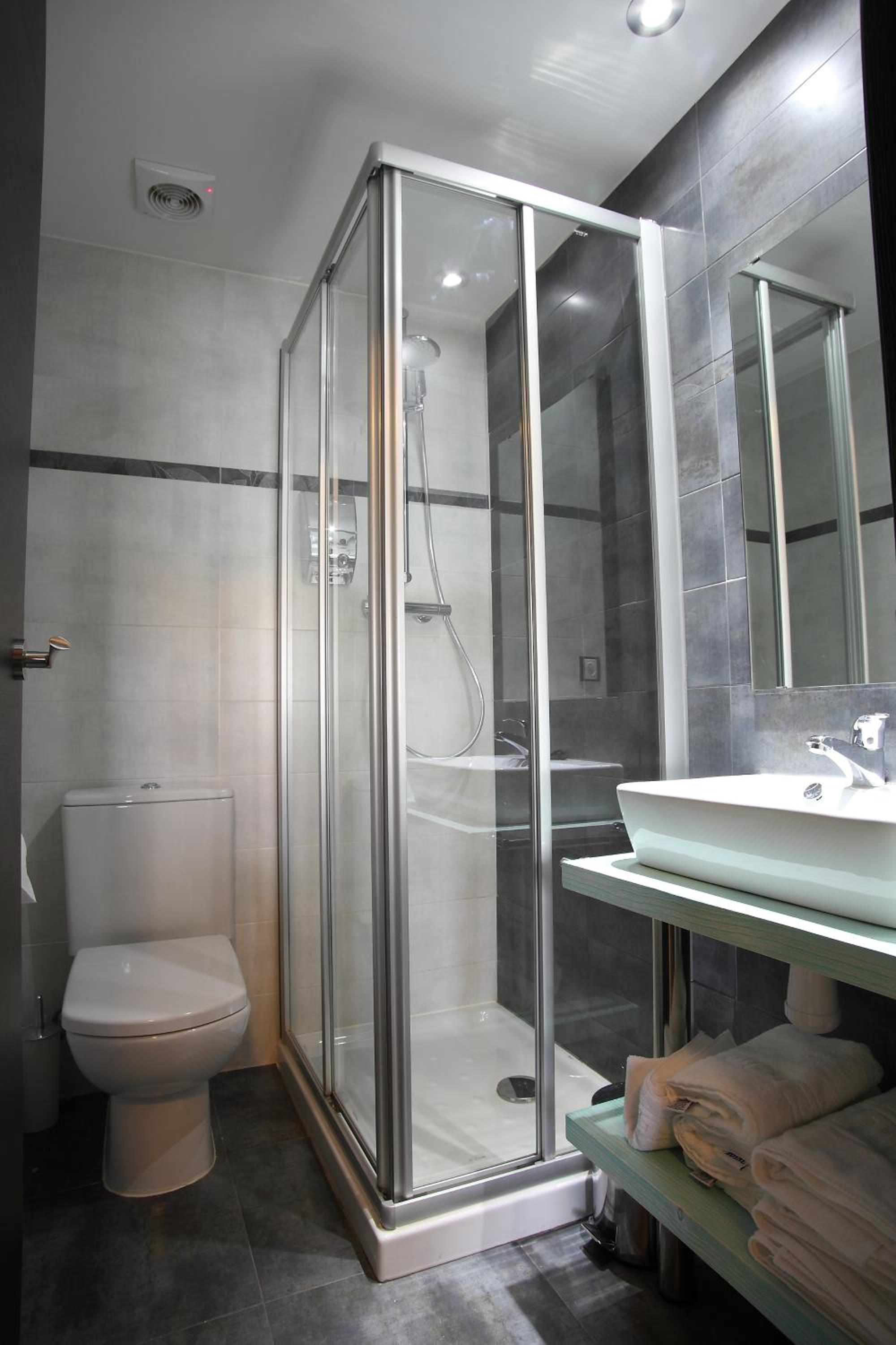 Double or Twin Room photo 3