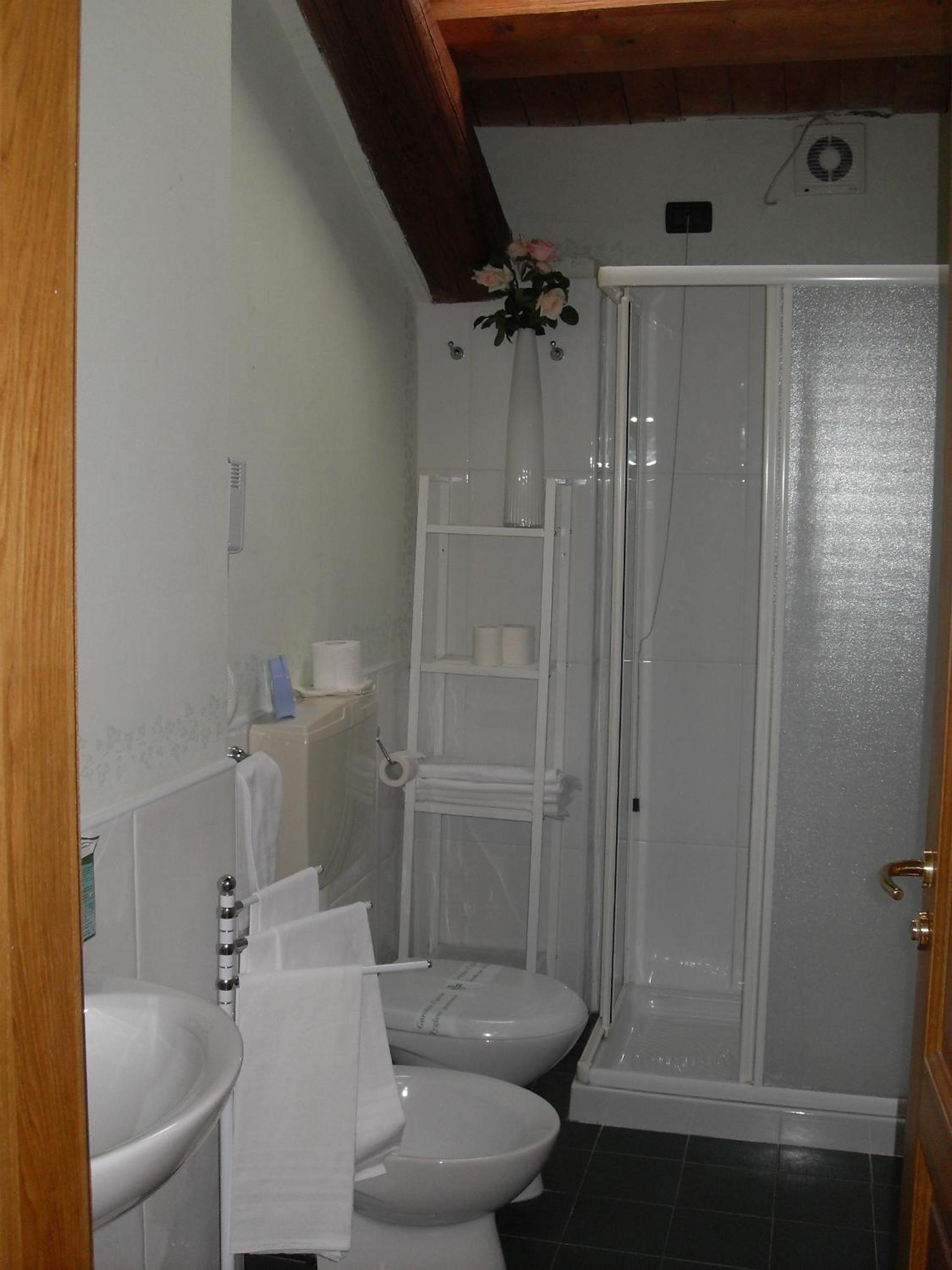 Deluxe Double or Twin Room - Photo 2