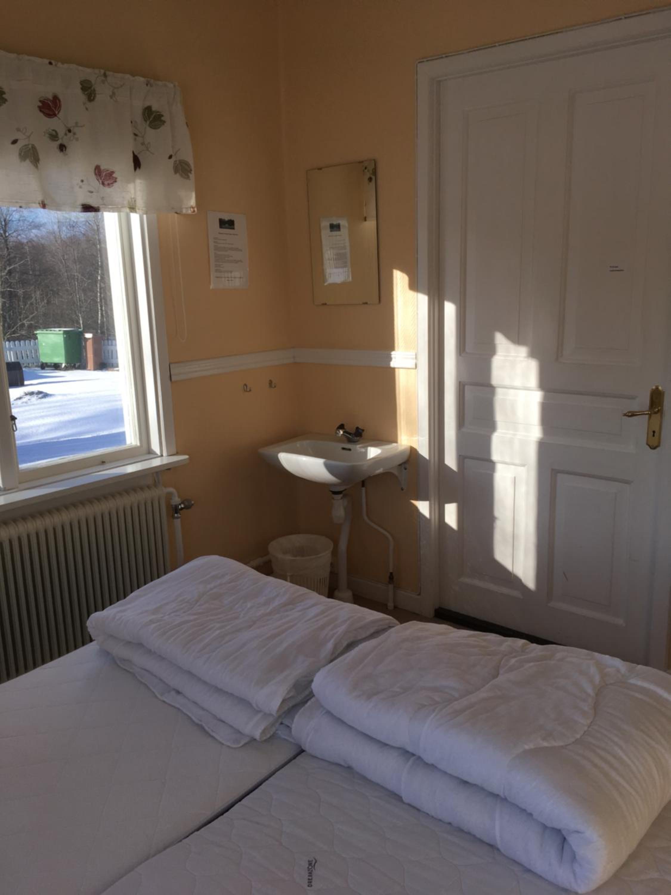Double Room with Shared Bathroom photo 3