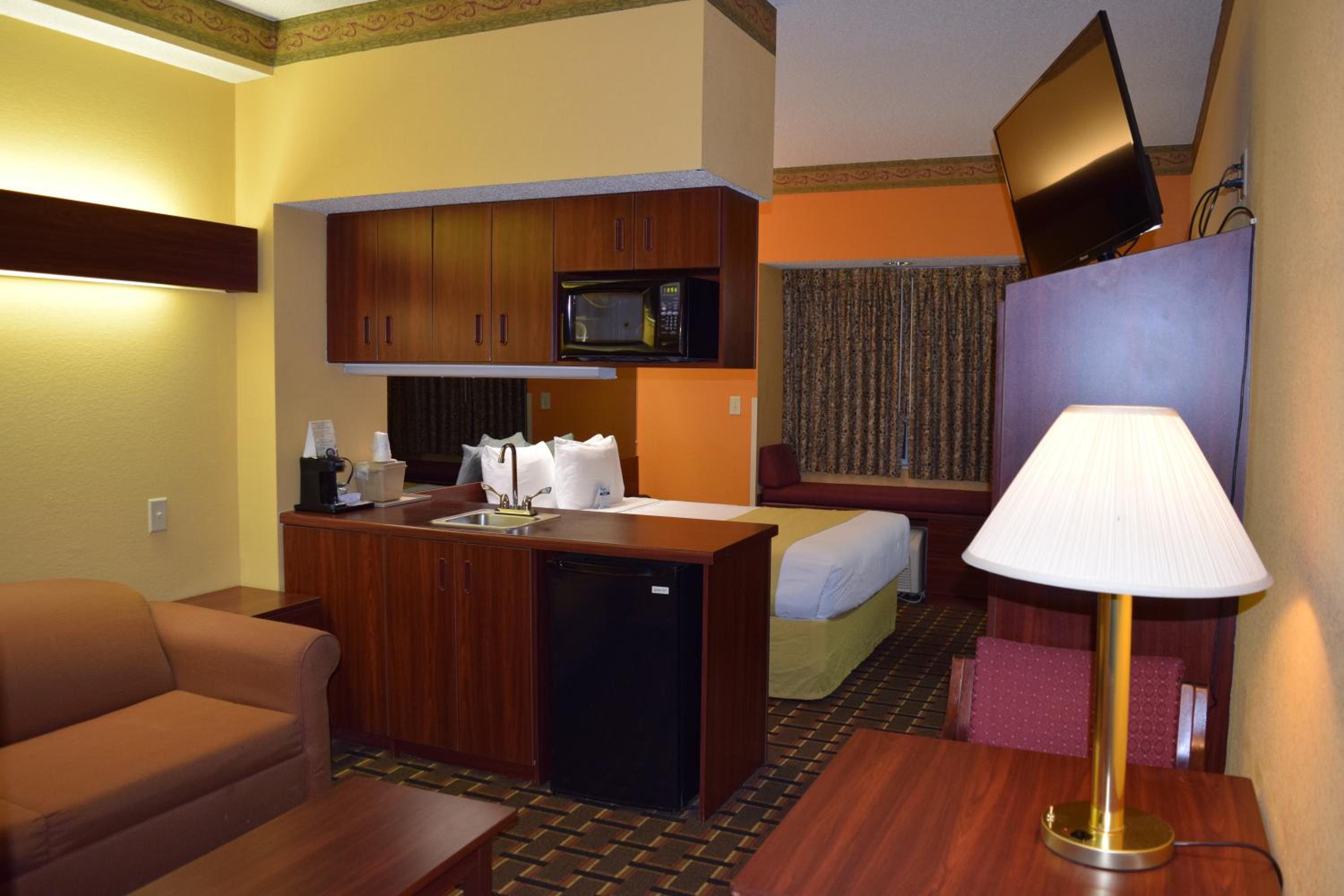 Queen Suite - Photo 5