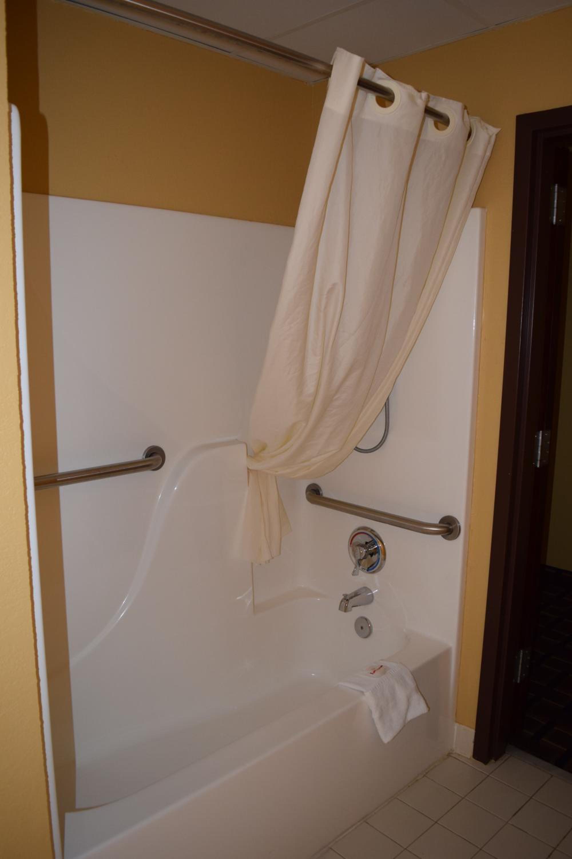 Queen Studio - Disability Access - Photo 6