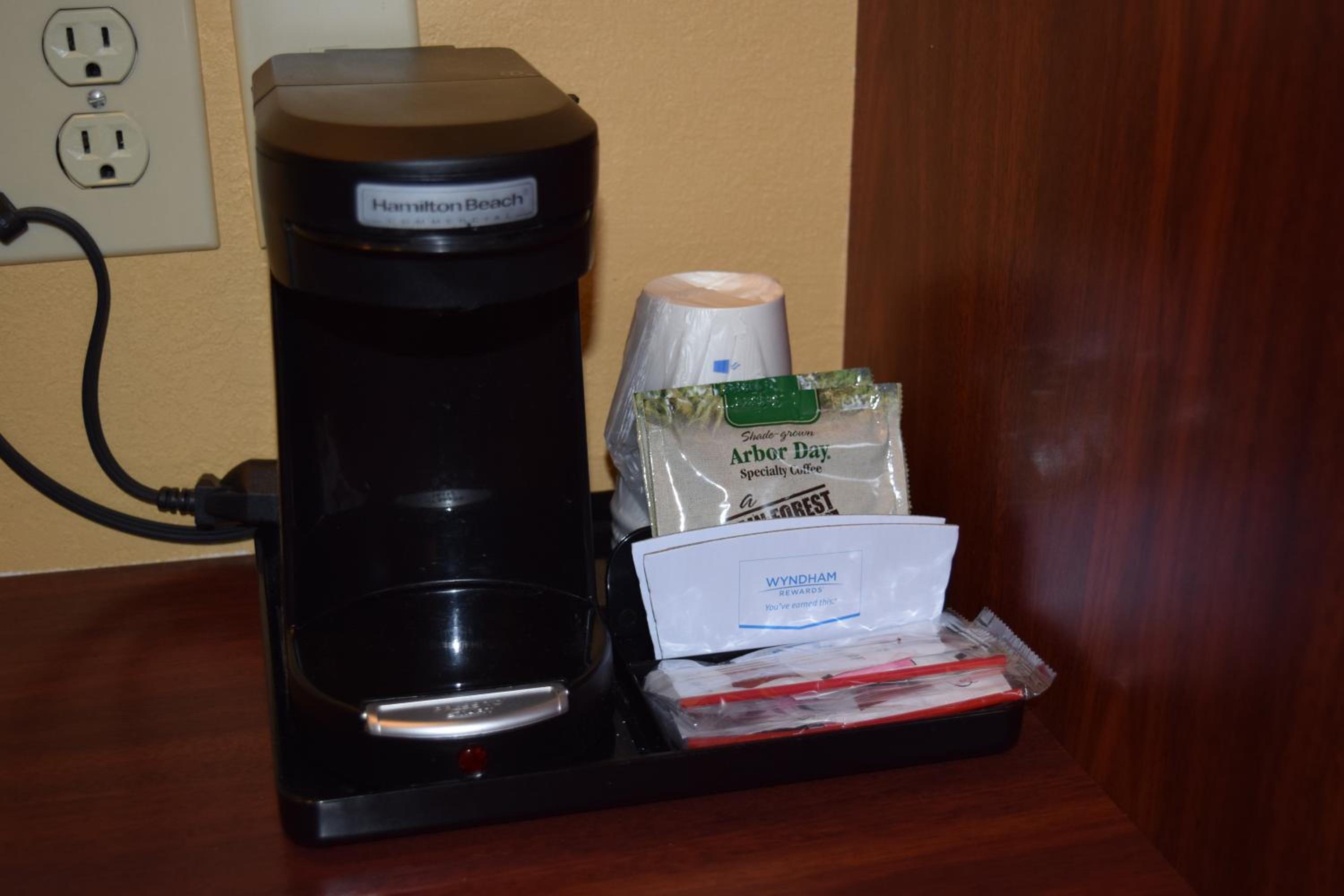 Queen Suite - Disability Access - Non-Smoking - Photo 6