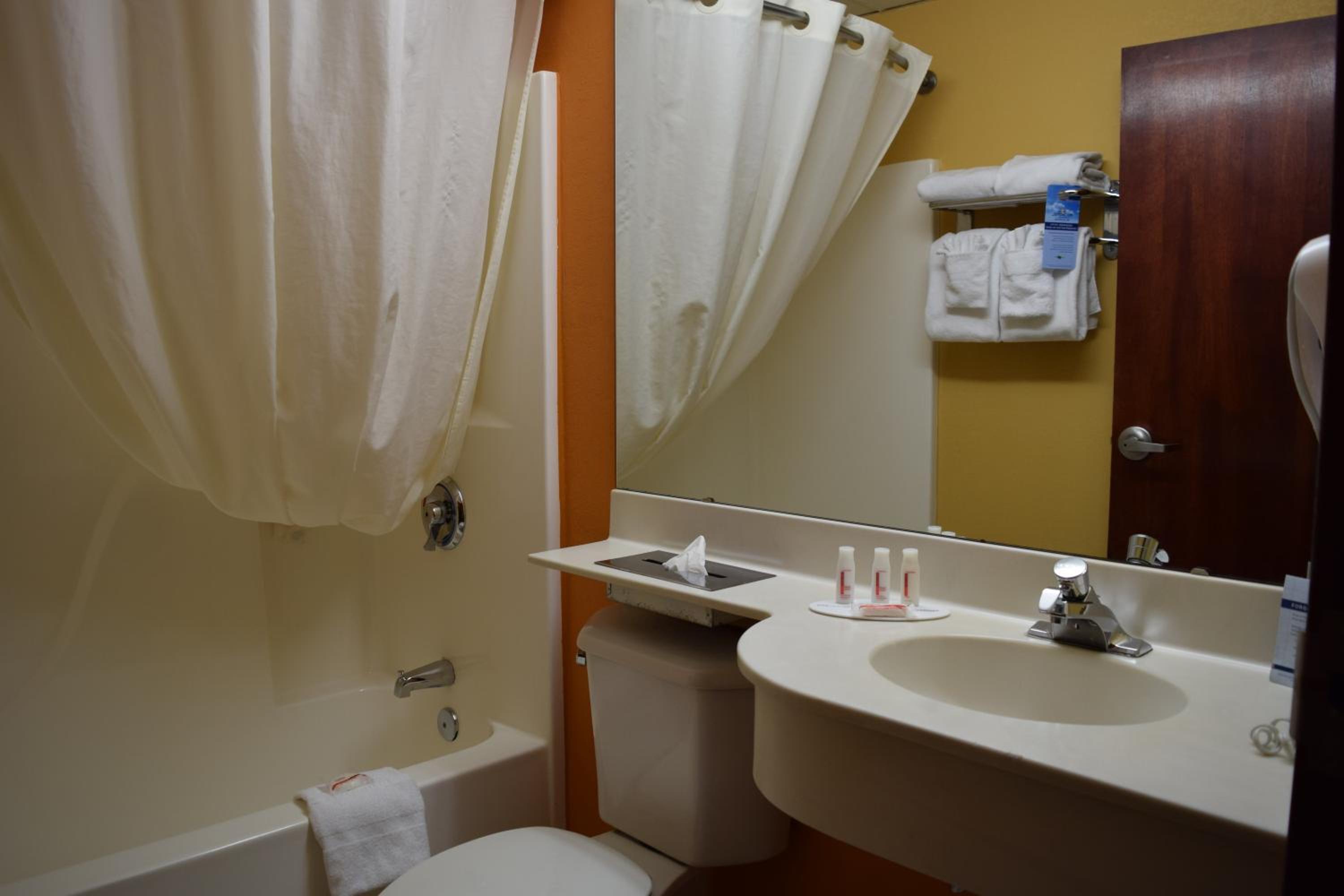 Queen Suite - Photo 4