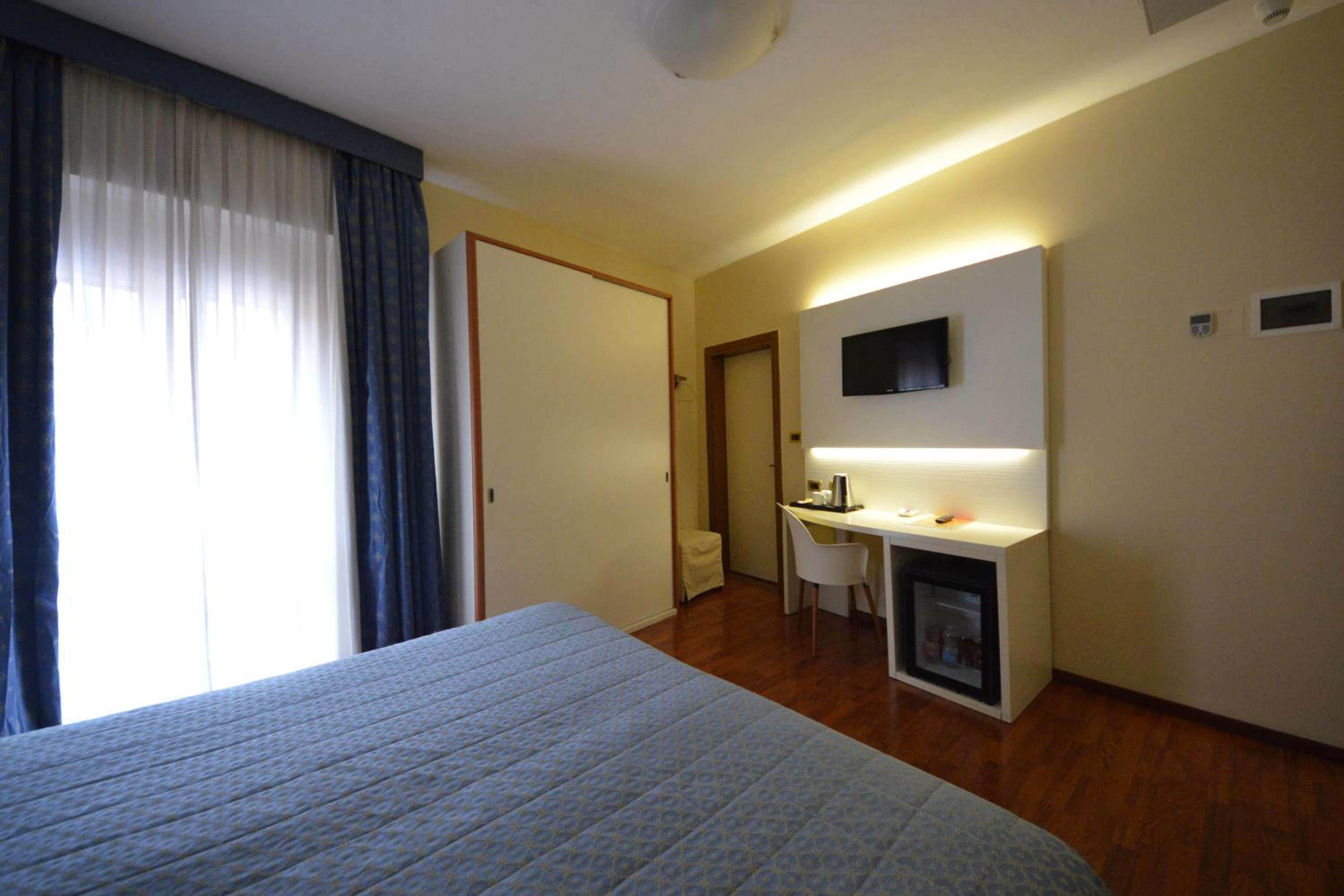 Double or Twin Room (1 Adult)
