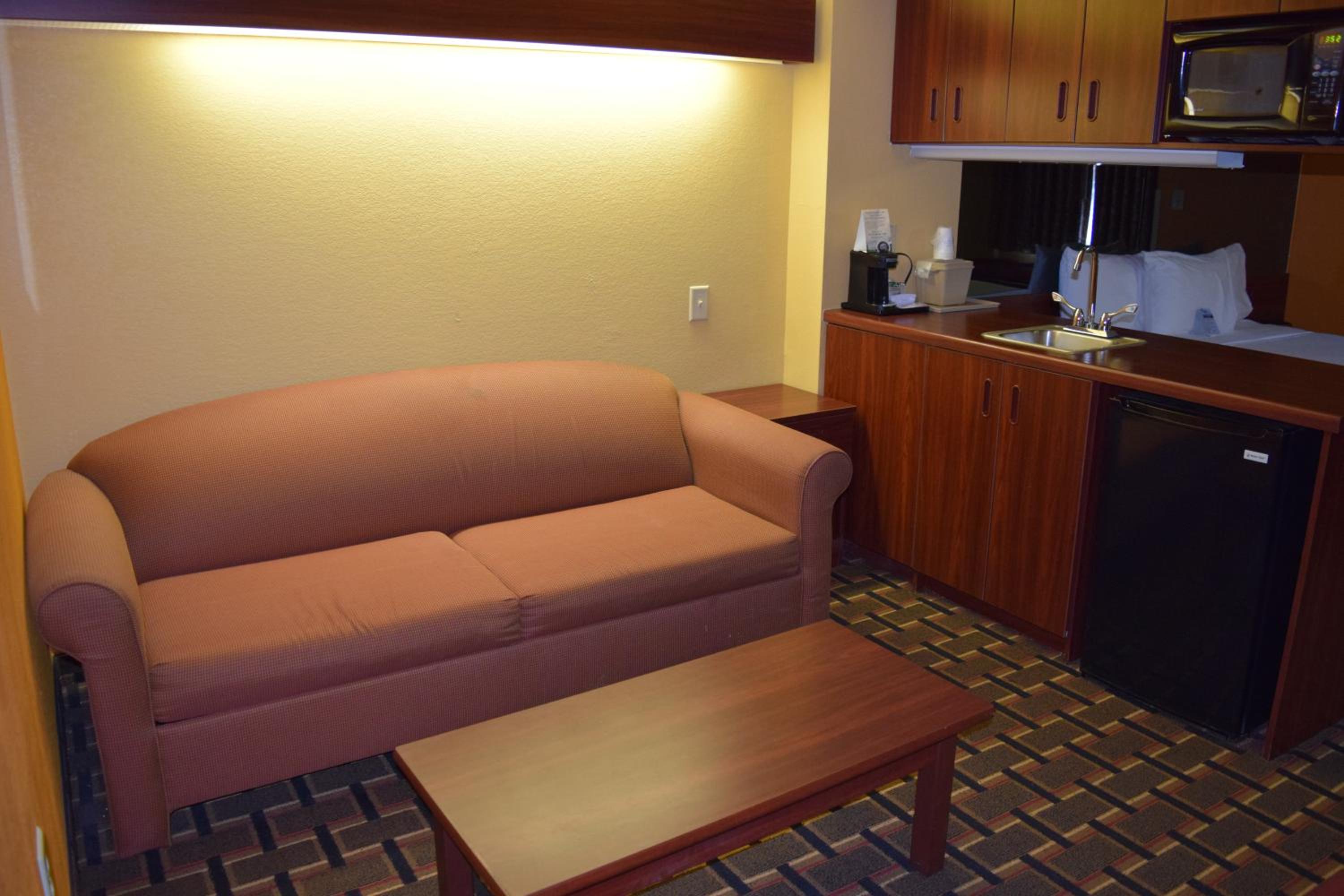 Queen Suite - Photo 9