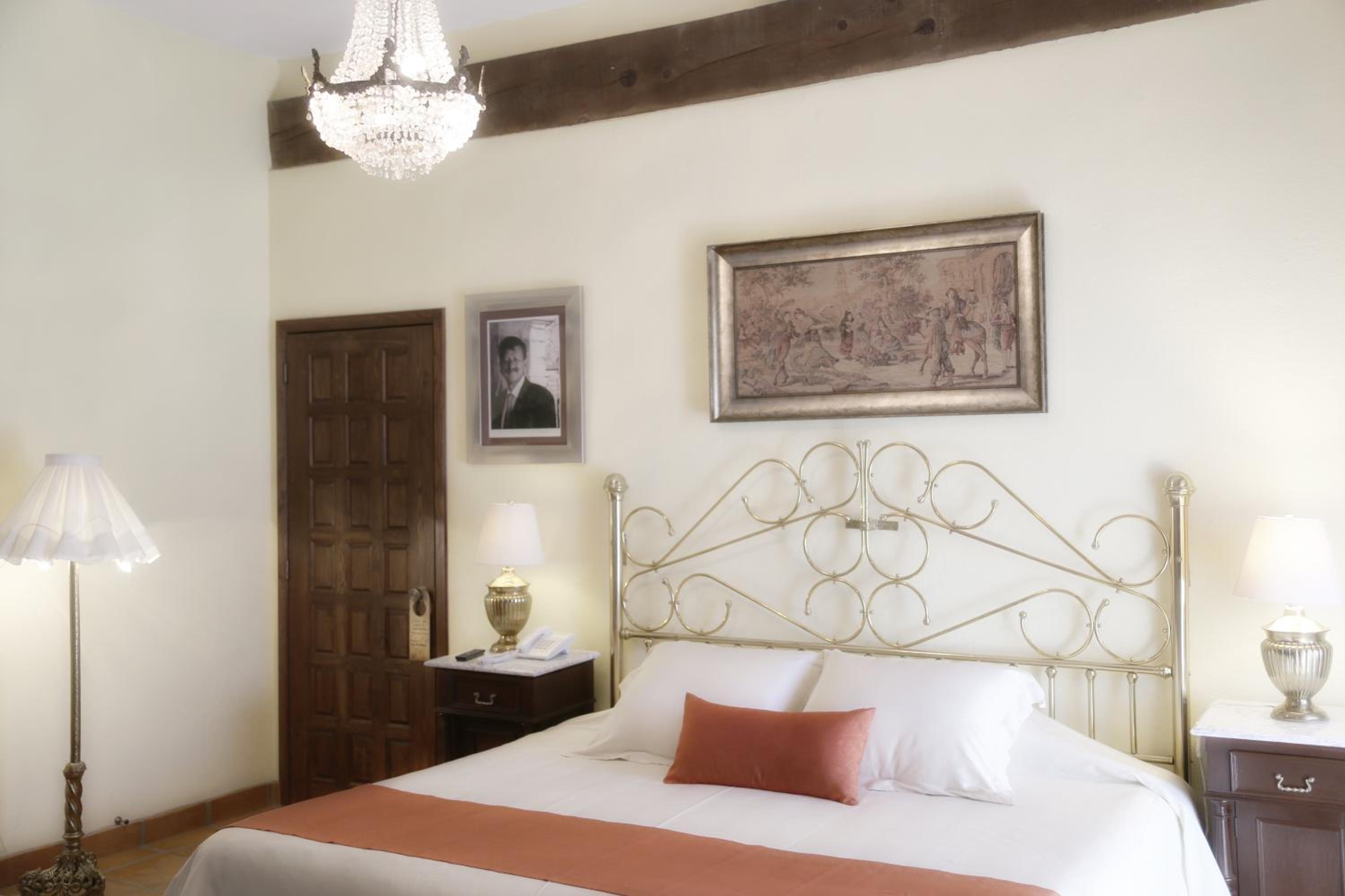 King Suite - Photo 14