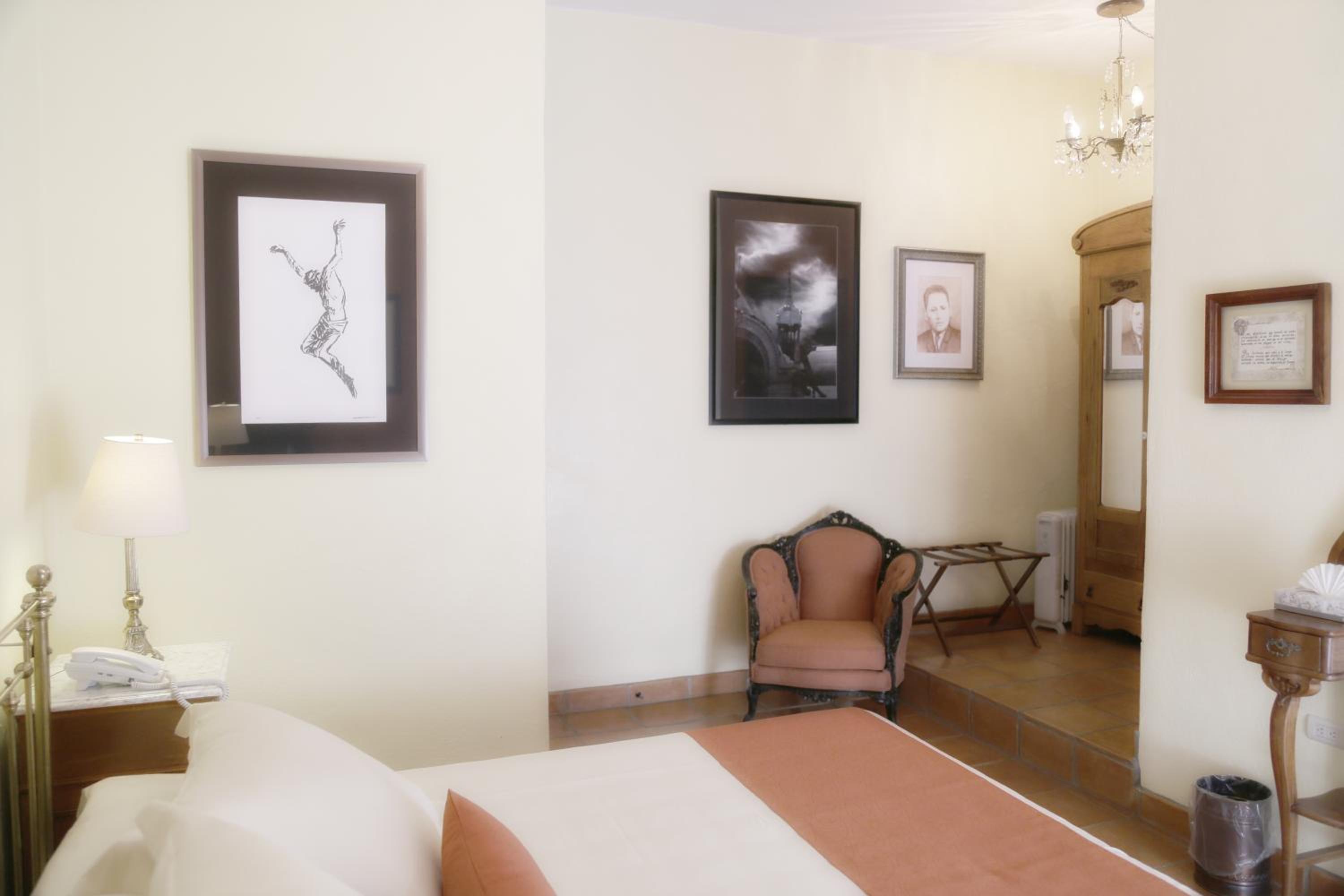 King Suite - Photo 13