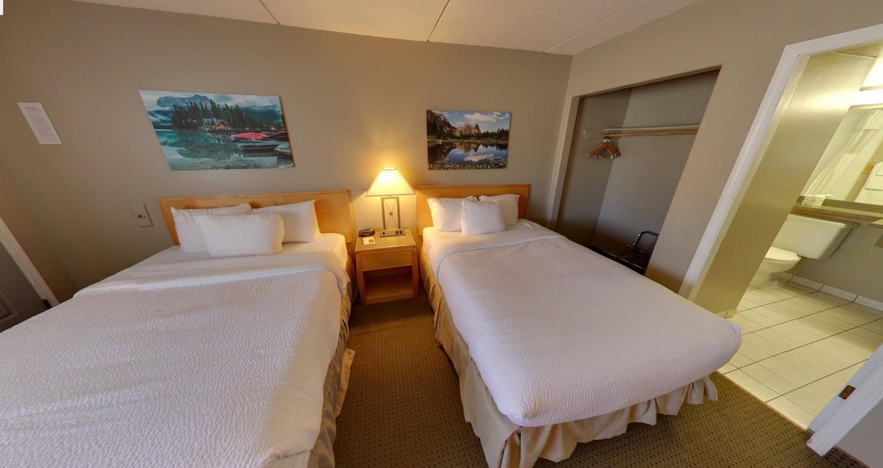 Queen Room with Kitchenette - Non-Smoking - Photo 16