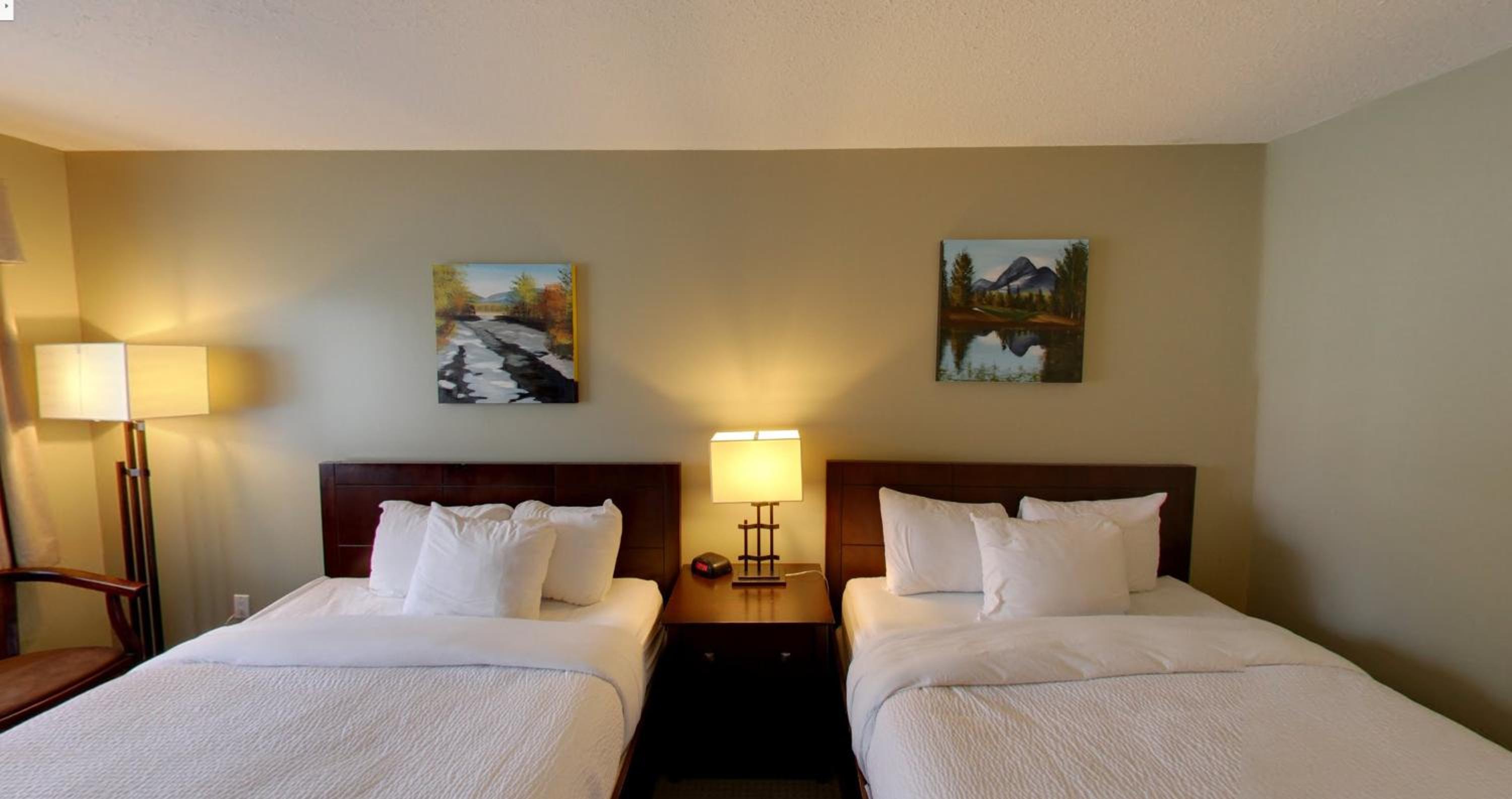 Queen Room with Two Queen Beds - Non-Smoking - Photo 8