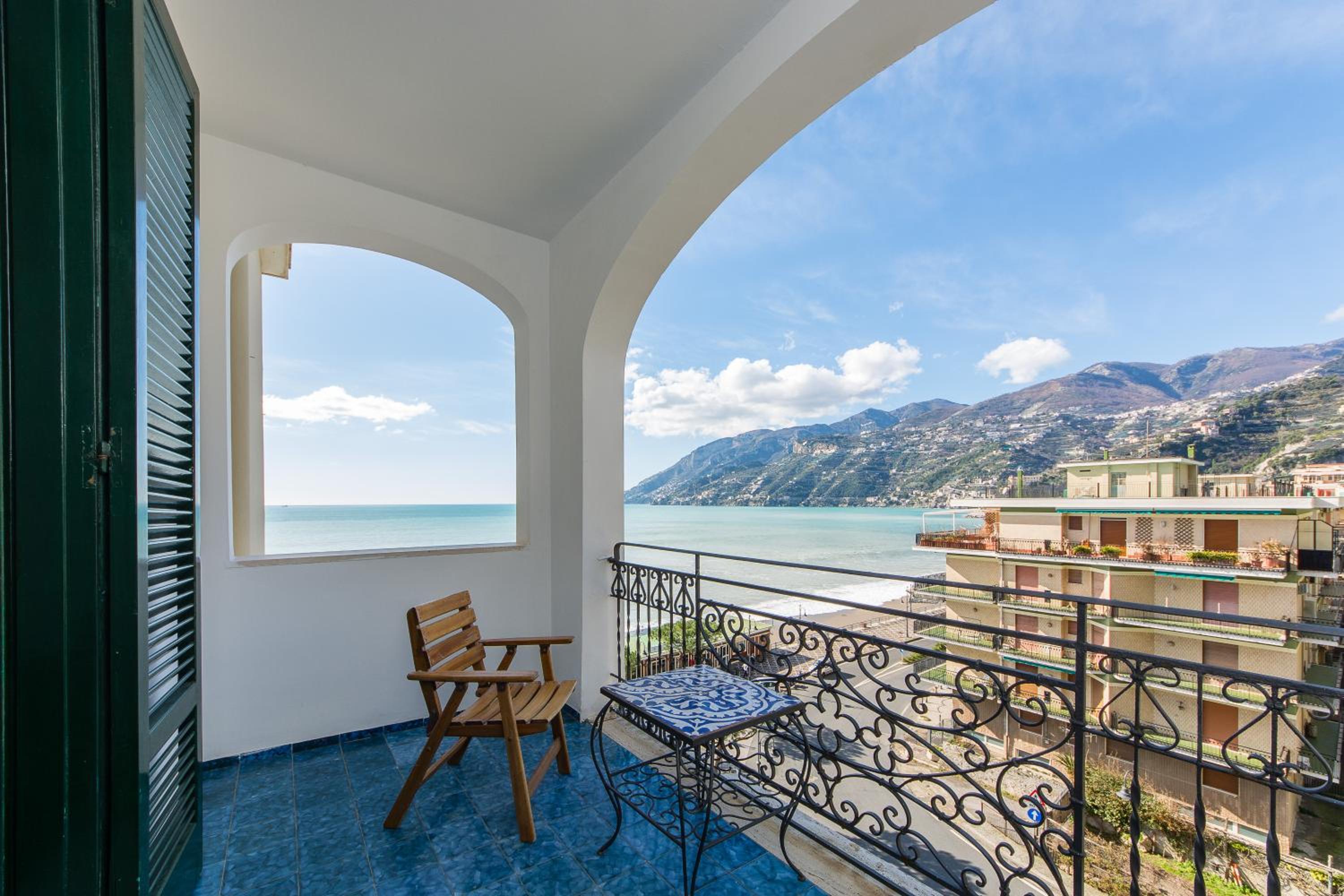 Deluxe Double or Twin Room with Partial Sea View - Photo 4