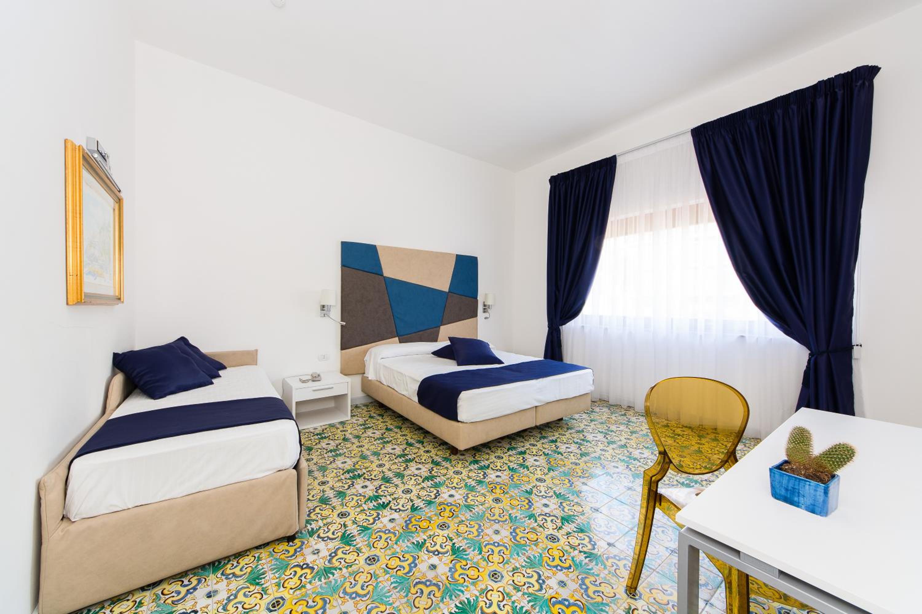 Large Double or Twin Room - Photo 11