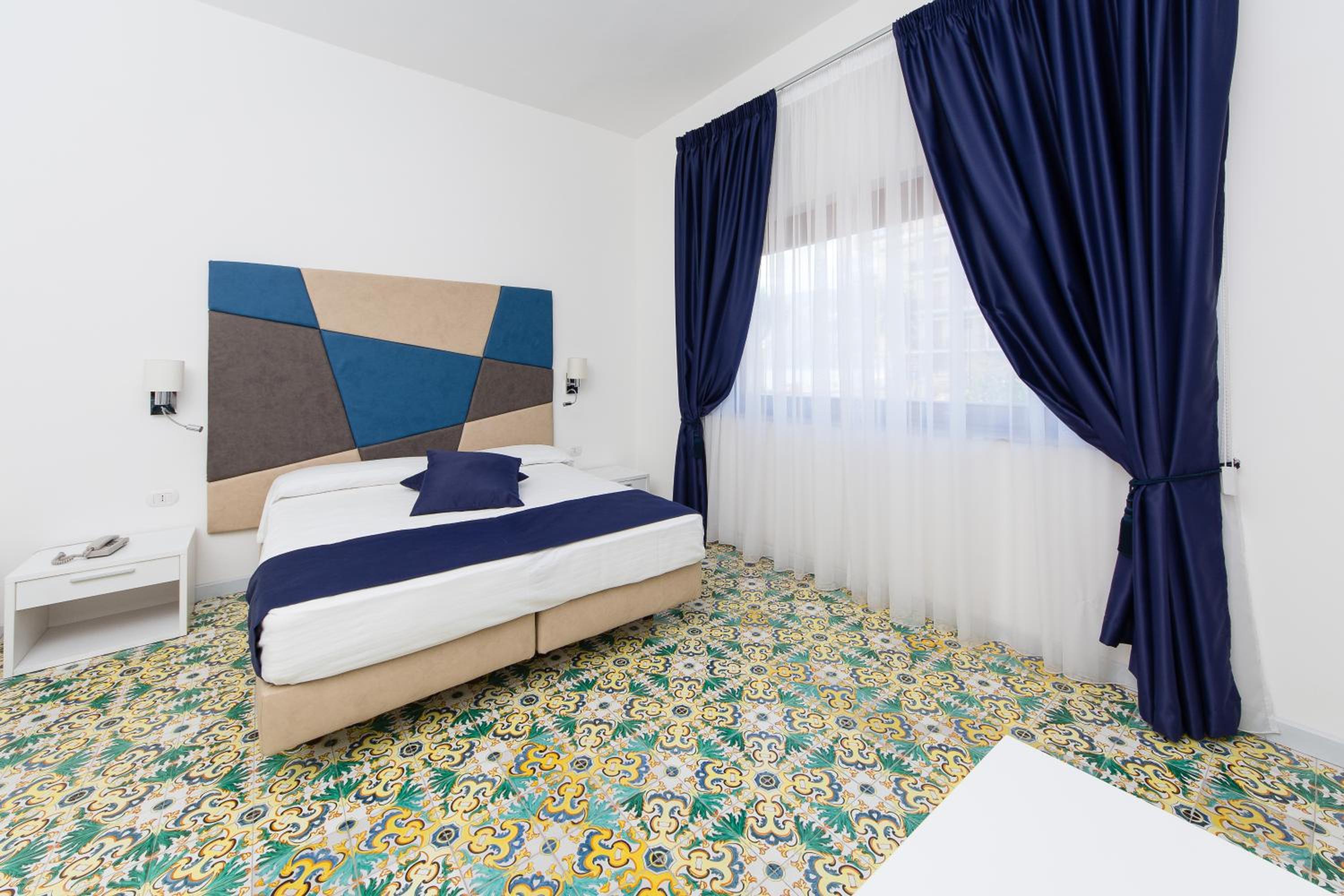 Large Double or Twin Room - Photo 12
