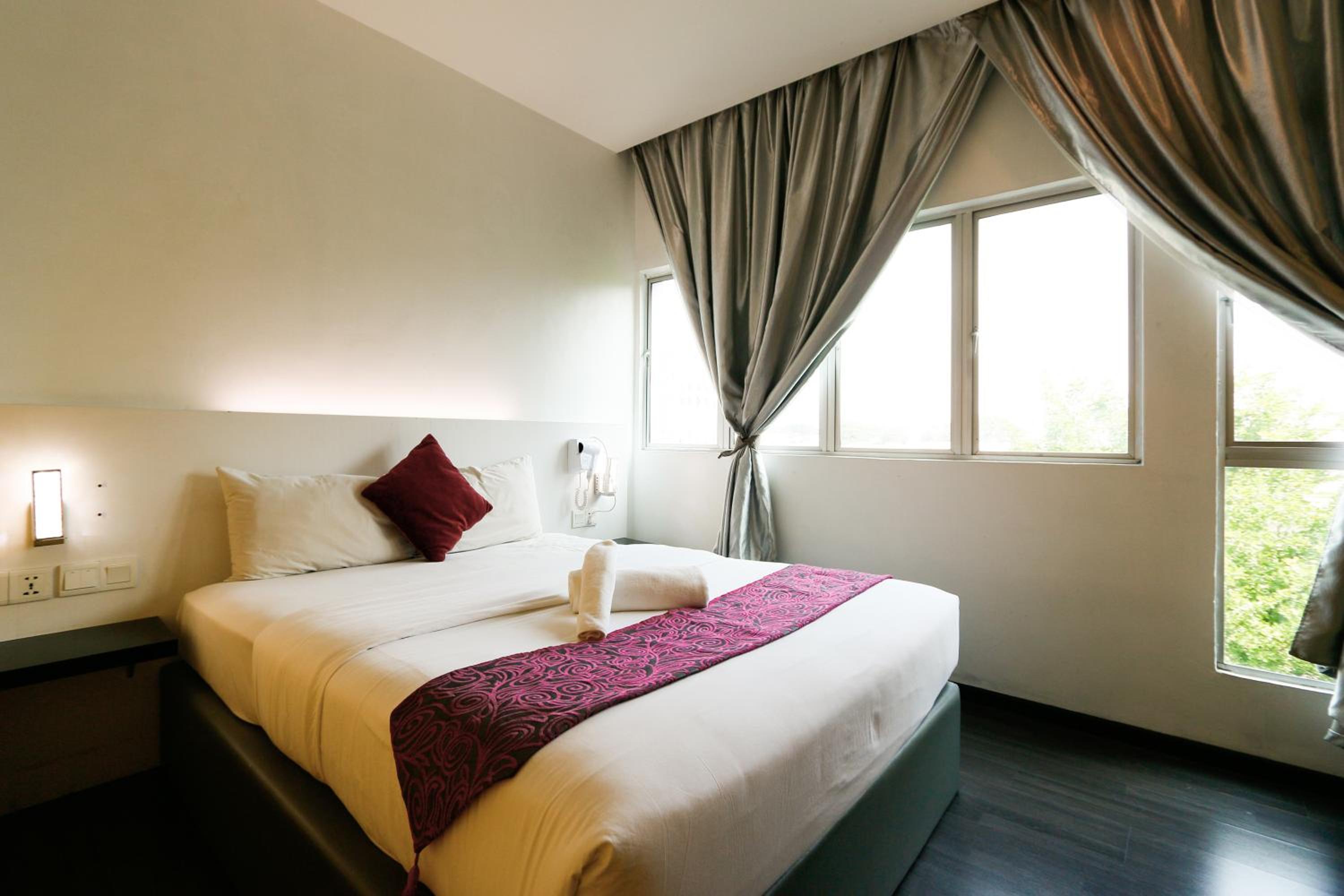 Deluxe Queen Room