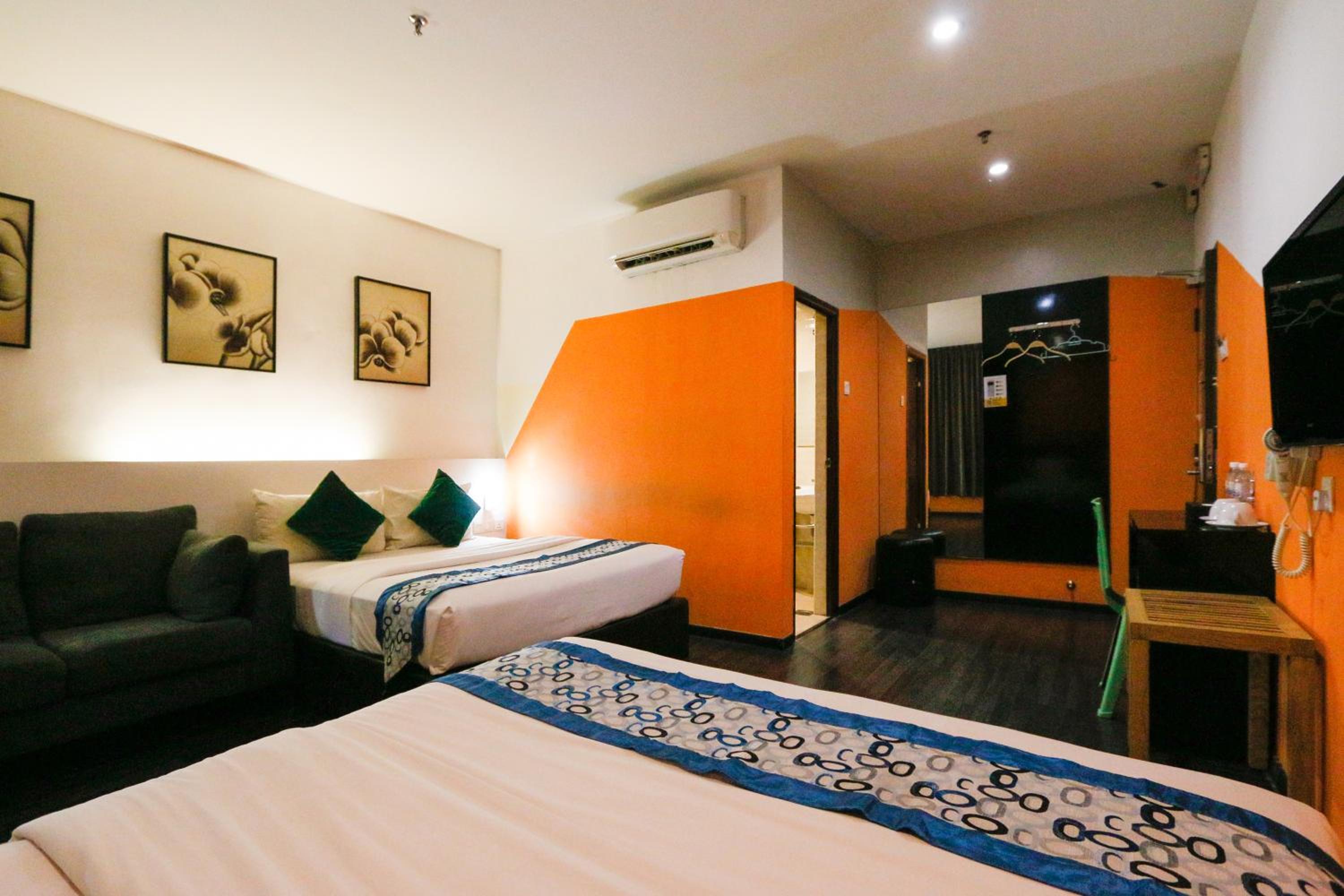 Deluxe Family Room