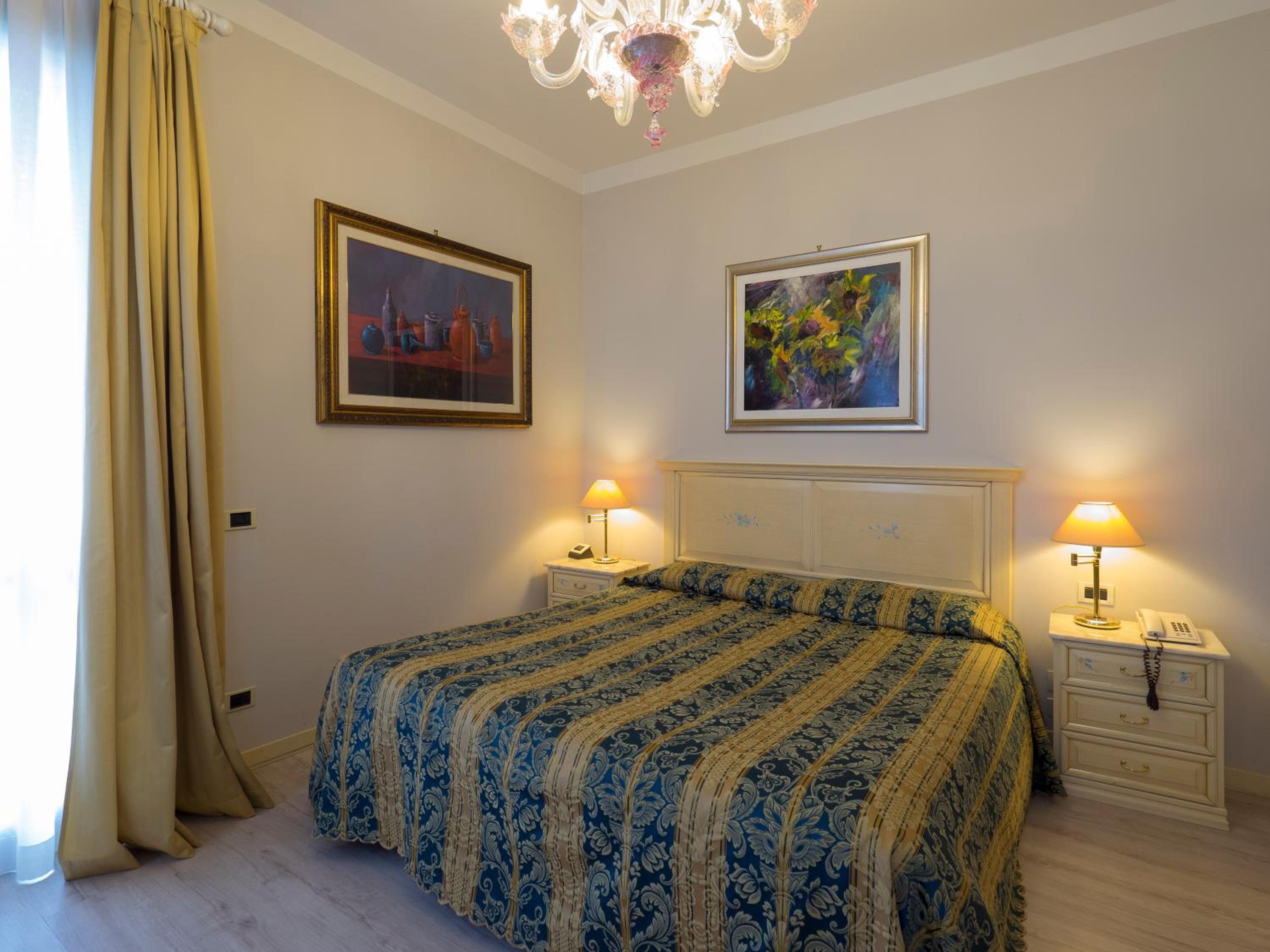 Deluxe King Room photo 2