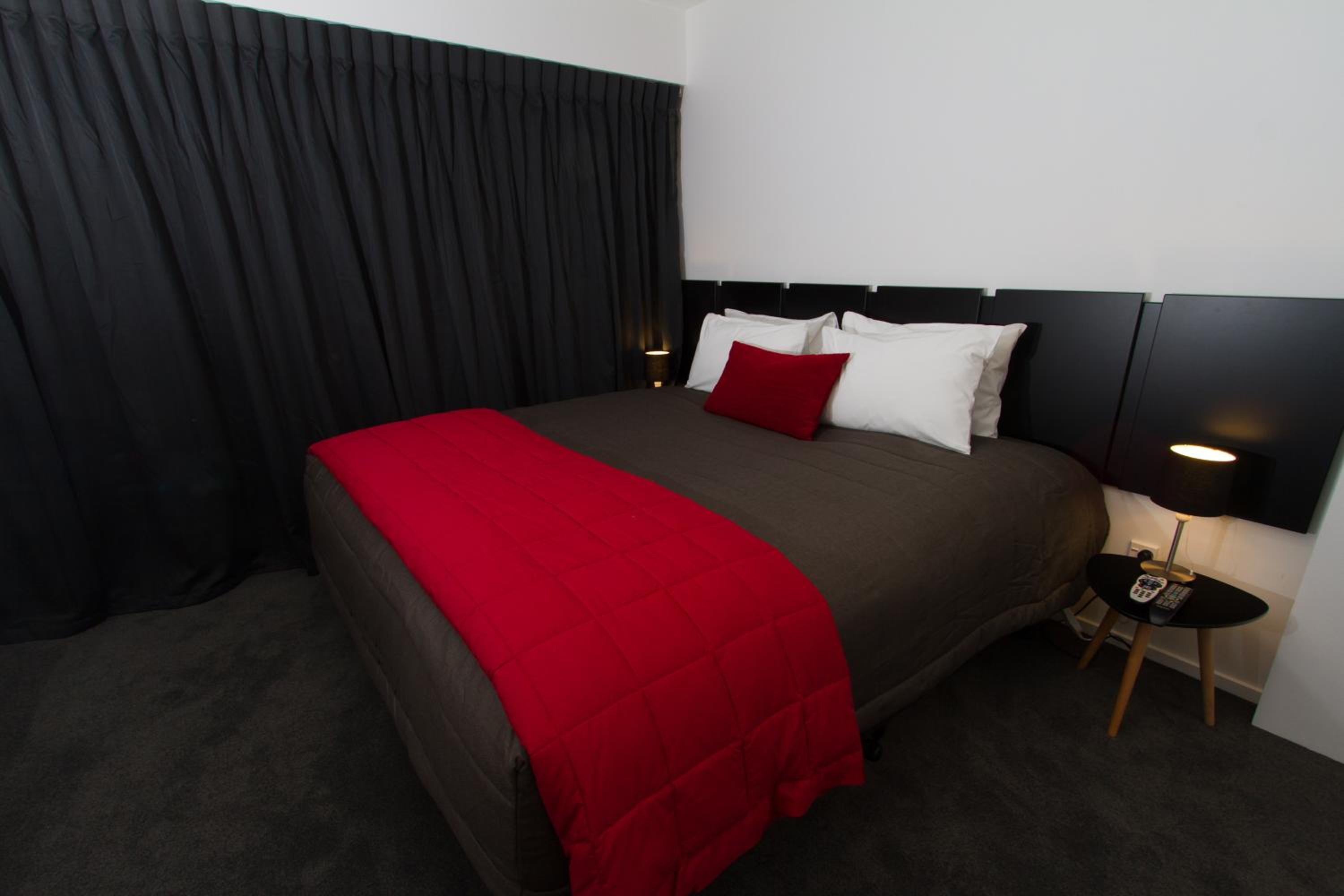 Large One-Bedroom Apartment photo 2