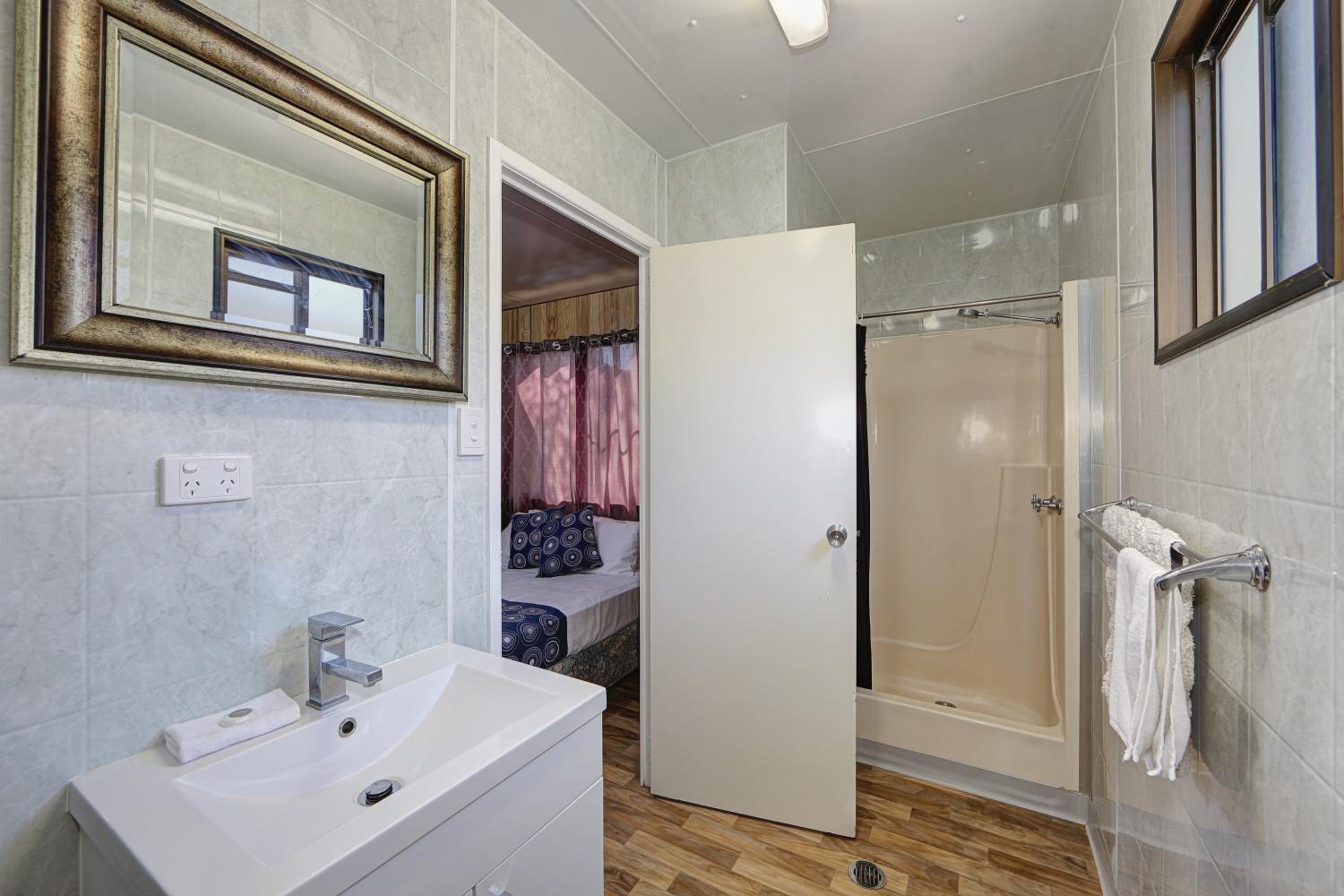 Ensuite Cabin - Photo 2