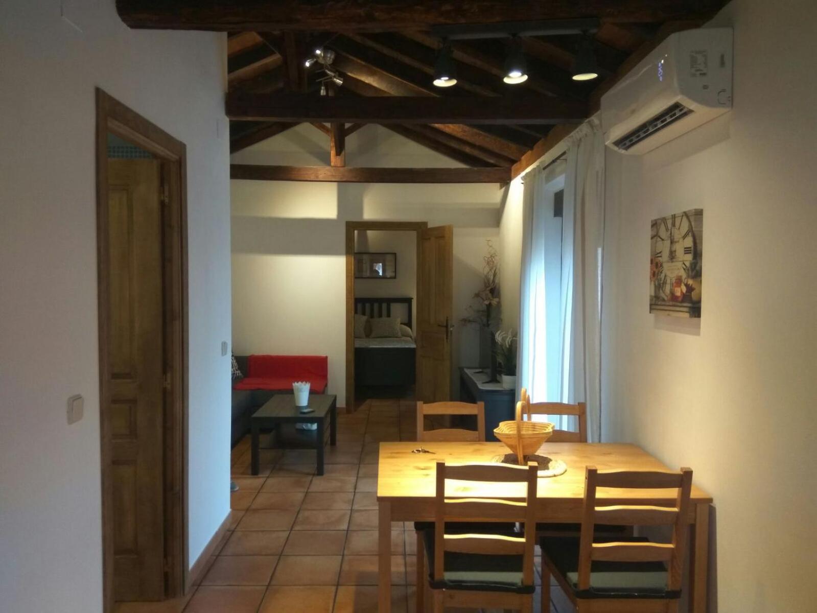 One-Bedroom Apartment - Photo 2