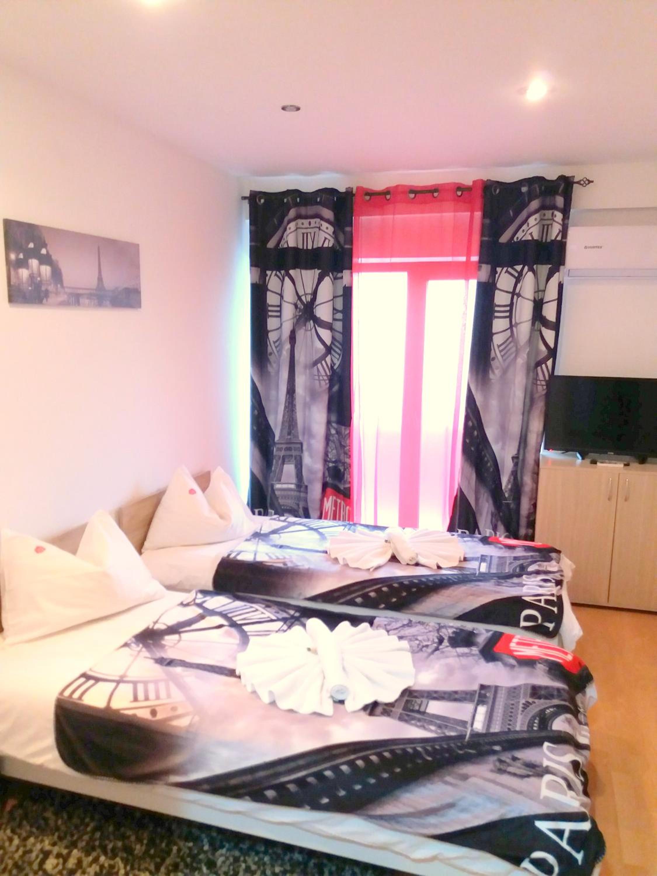 Two-Bedroom Apartment with Kitchenette and Spa Bath - Photo 1