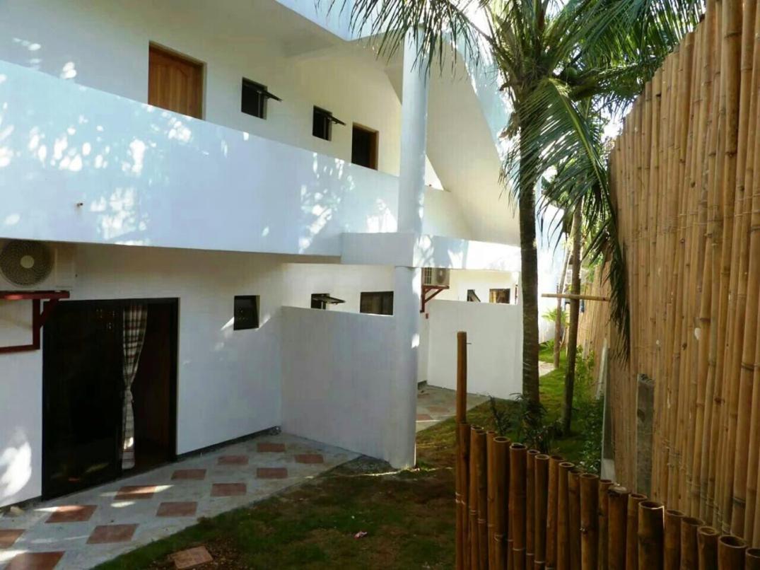 Deluxe Double Room with Garden - Photo 17