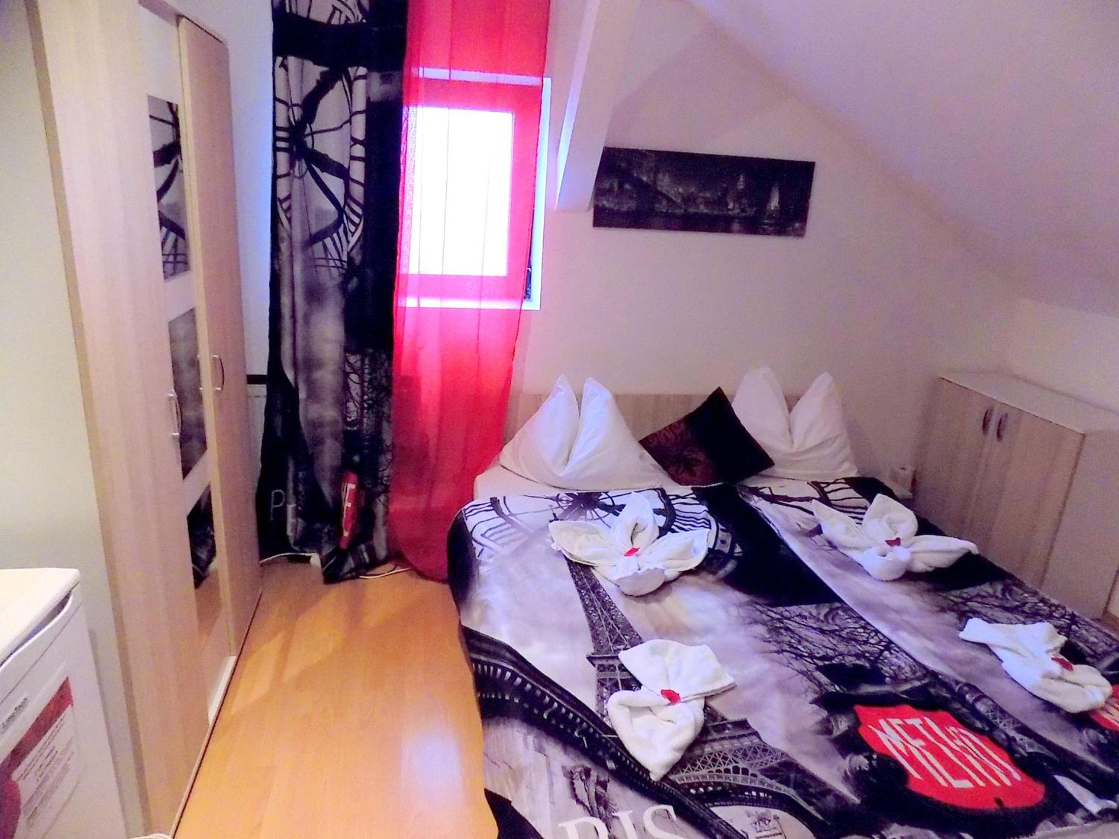 Two-Bedroom Apartment with Kitchenette and Spa Bath - Photo 5