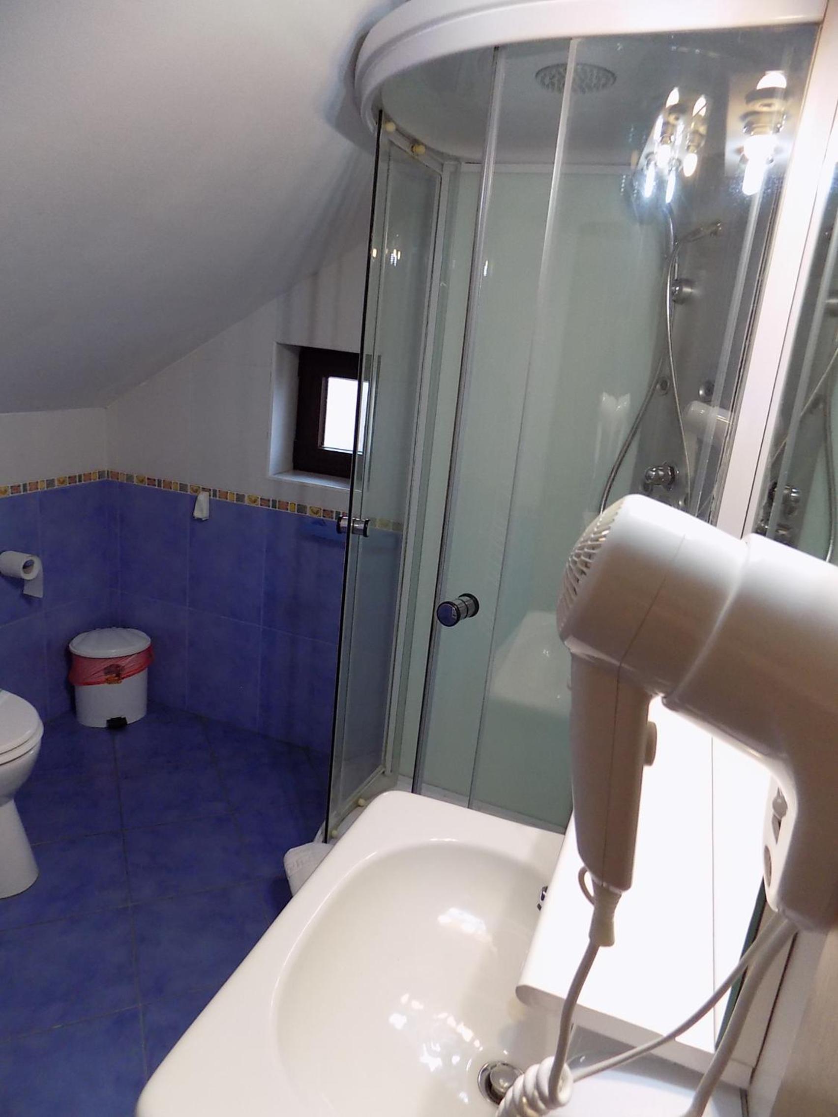 Standard Double Room - Non-Smoking - Photo 11