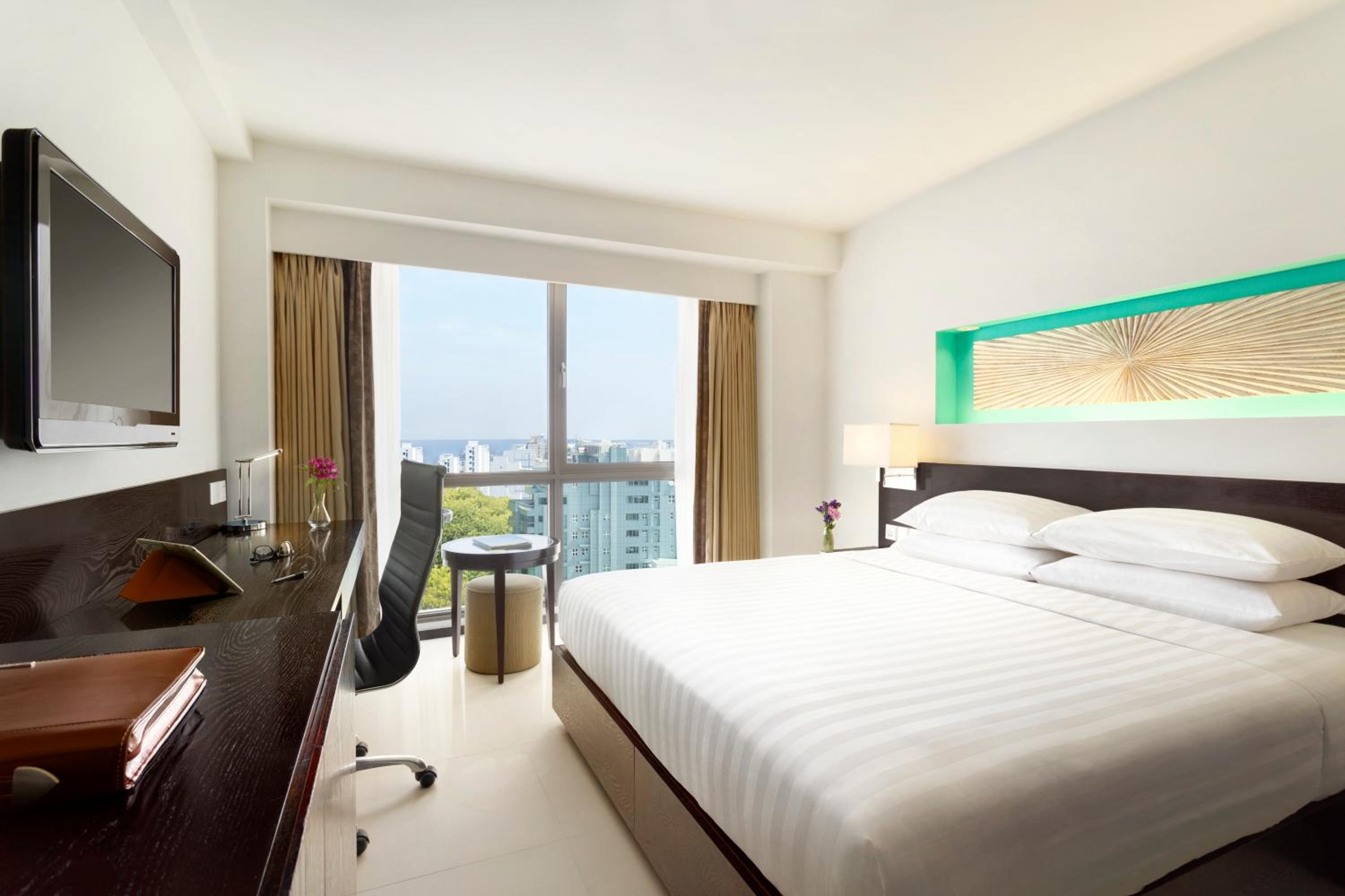 Deluxe Double Room (Free Return Airport Transfer, Complimentary Wifi) - Photo 3